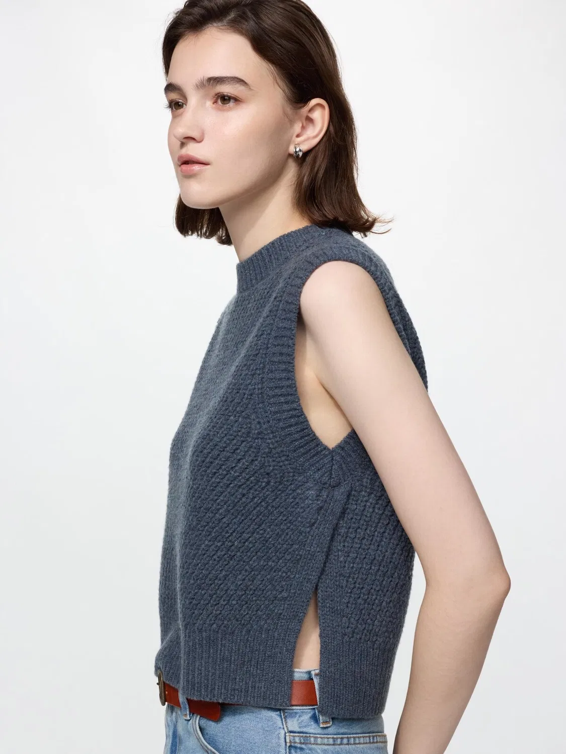 Жилет Uniqlo с круглым вырезом из овечьей шерсти, темно-коричневый — фото 3