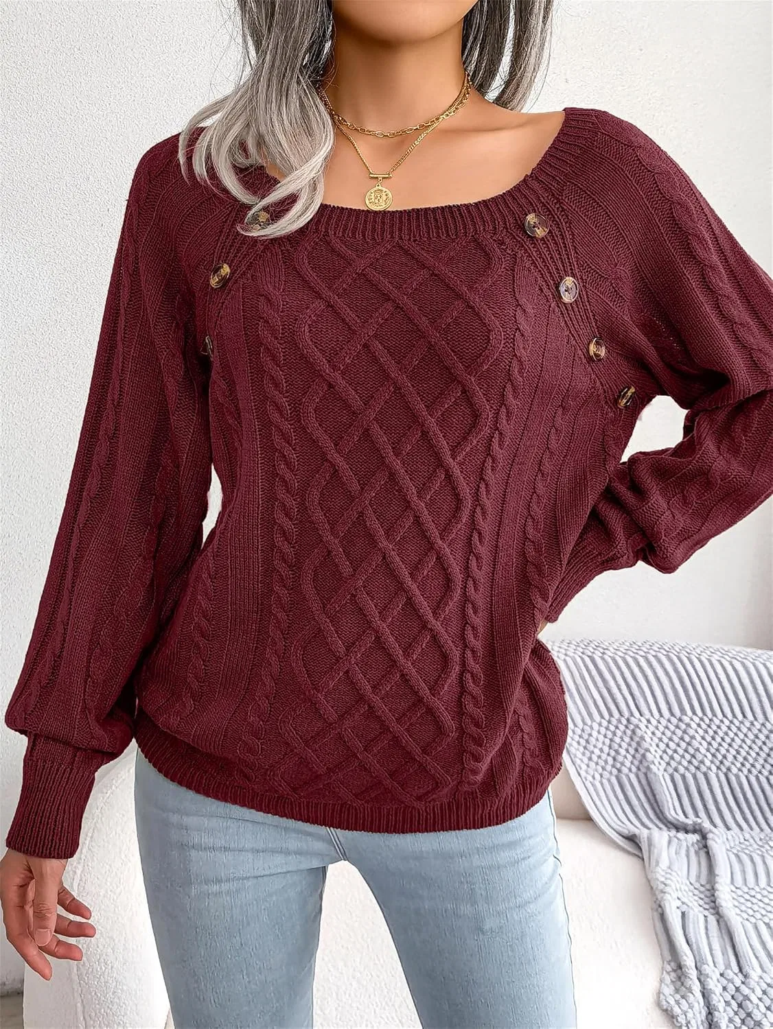 Женский свитер с круглым вырезом и пуговицами, модель Cable Knit Sweater, винный — фото 4