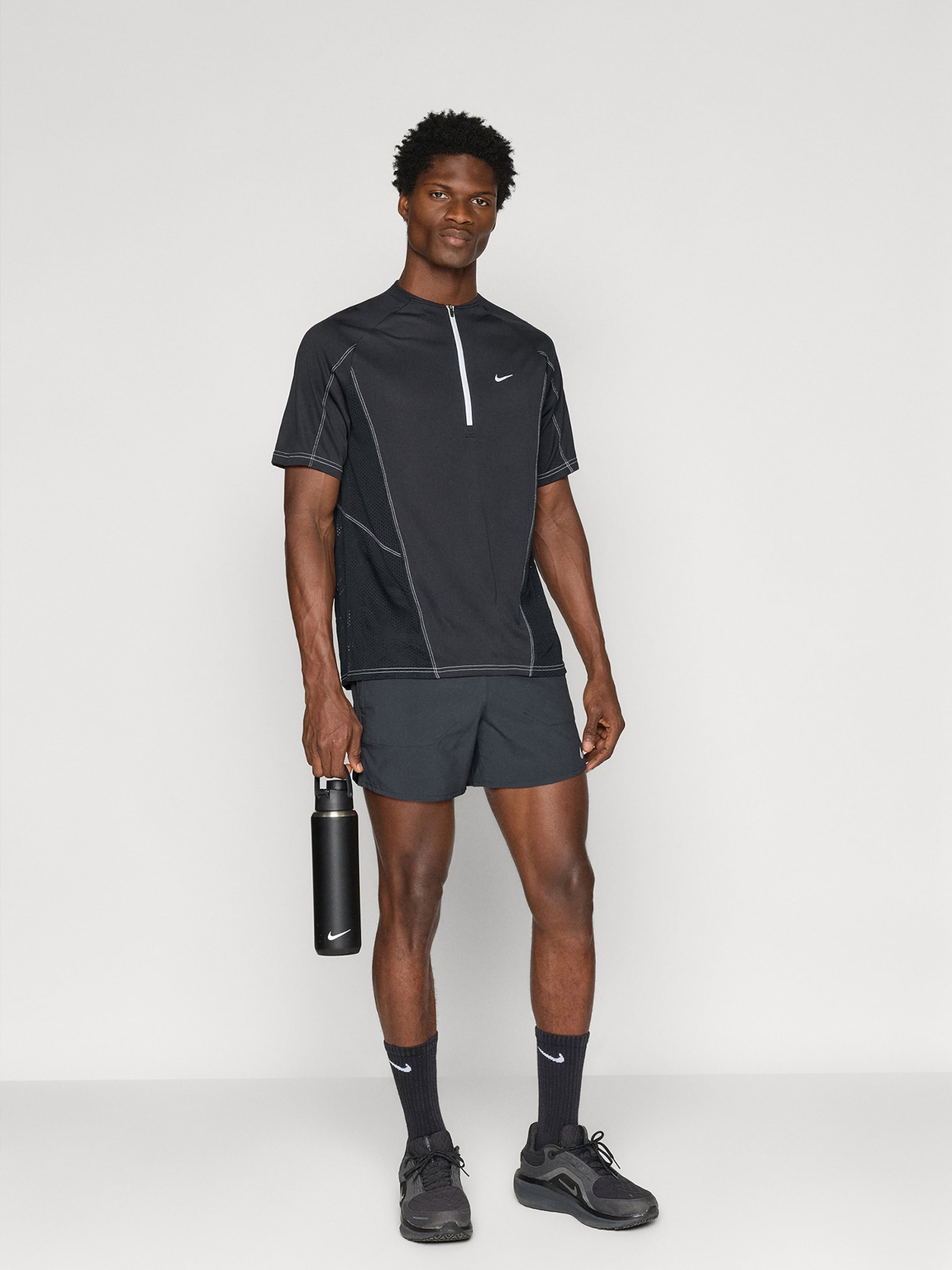 NIKE Футболка Performance 'RETRO' в черном цвете — фото 4