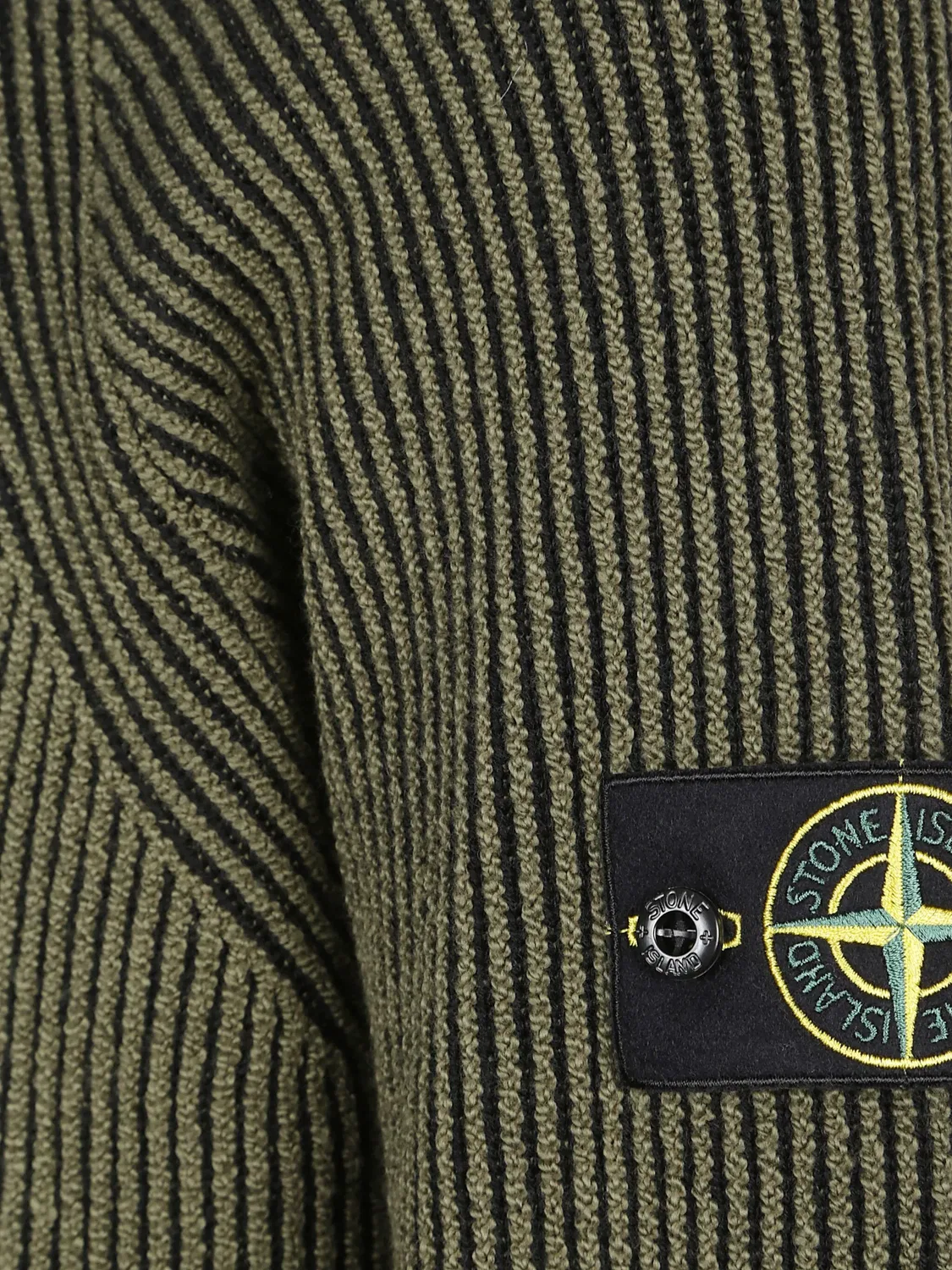 Свитер с рибаным воротником в зеленом цвете Stone Island, зеленый — фото 2