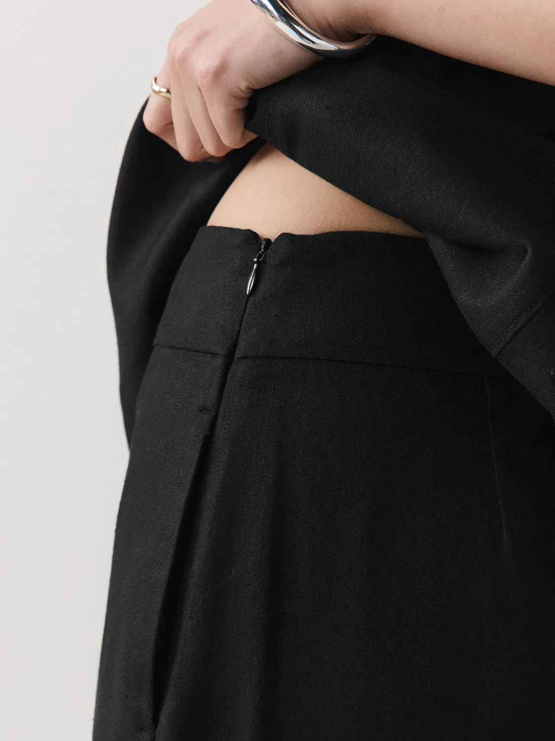 Брюки укороченные зауженные с льном, модель Cropped Slim Tailored Next, черный — фото 4
