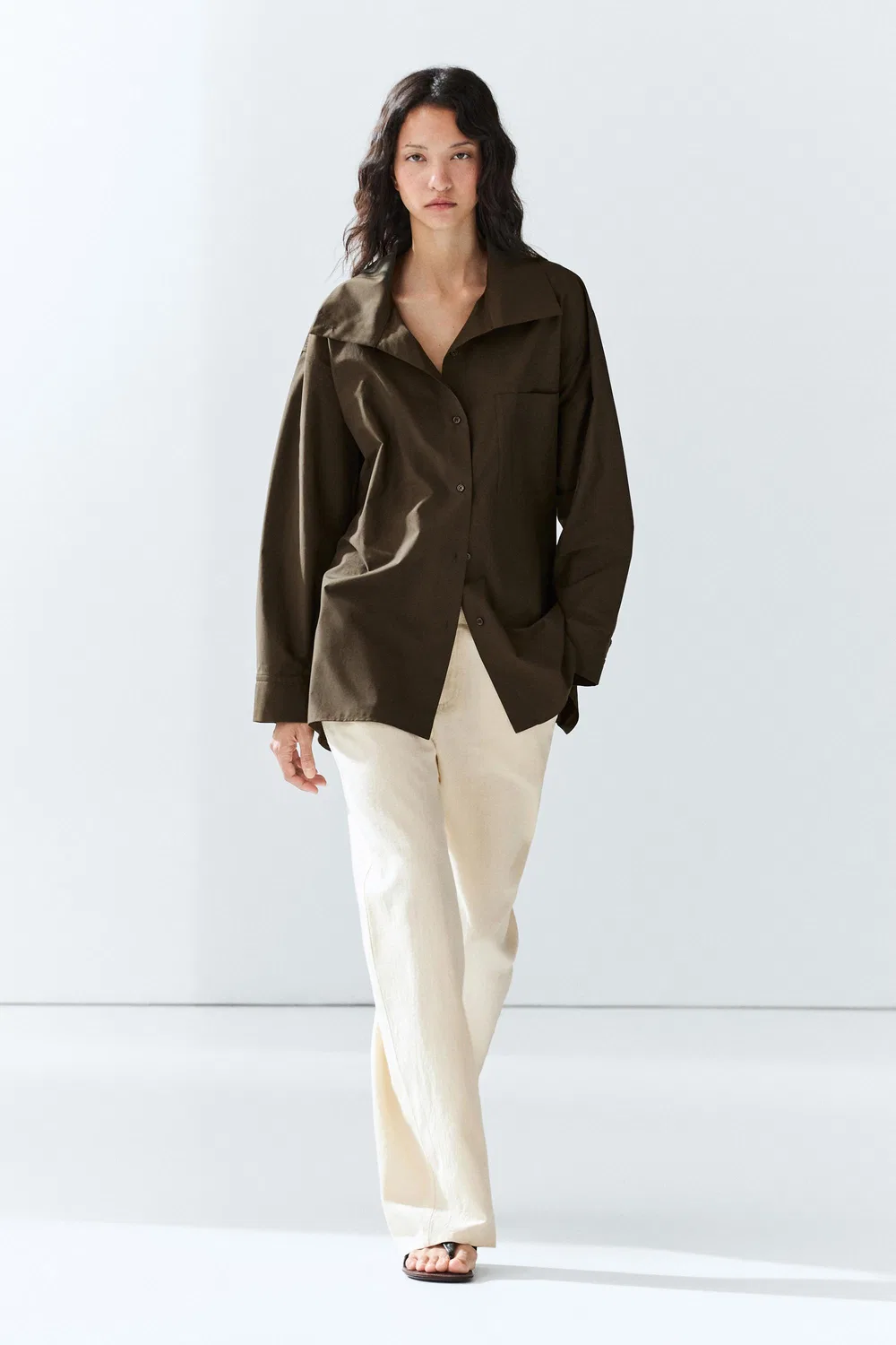 Рубашка Massimo Dutti, с высоким воротником и пряжкой, хаки