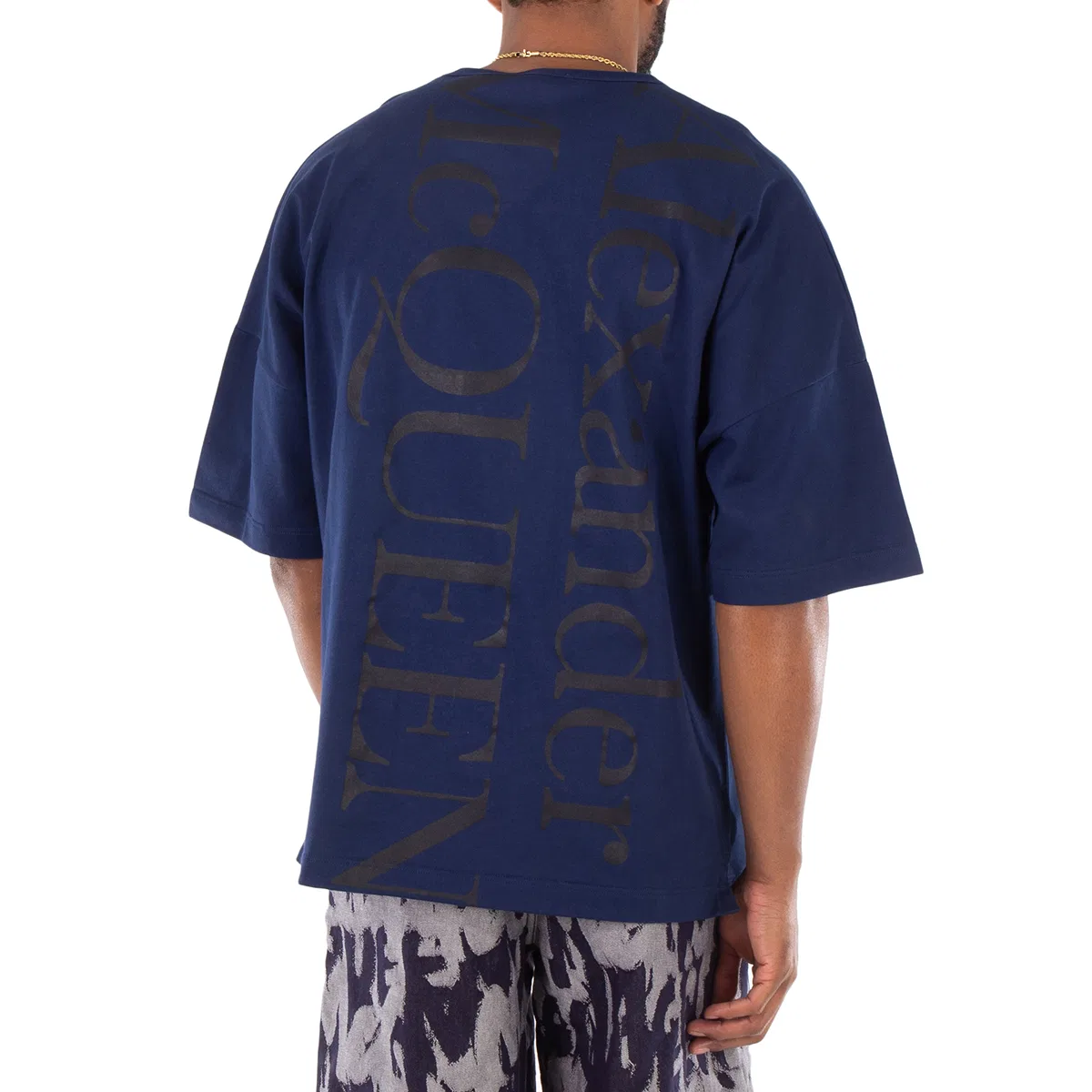Футболка хлопковая с логотипом Midnight Blue Logo-Print Cotton T-Shirt Alexander McQueen, Midnight Blue/Tonal — фото 4