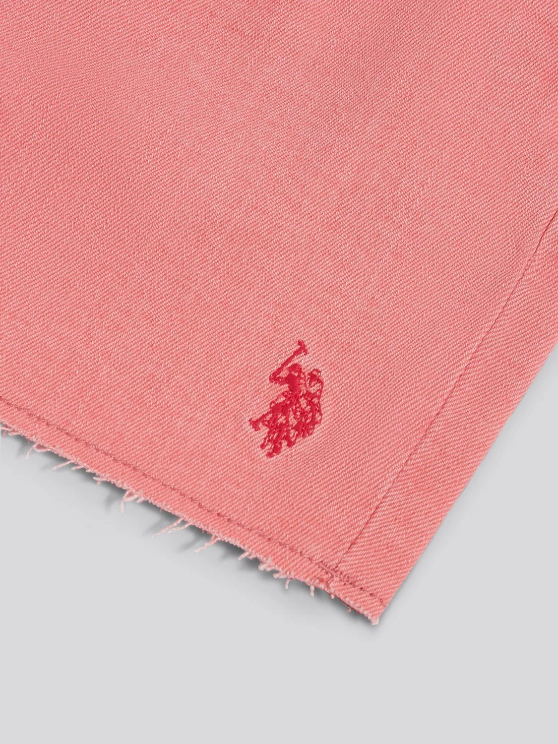 Шорты джинсовые с защипами U.S. Polo Assn, розовые — фото 3