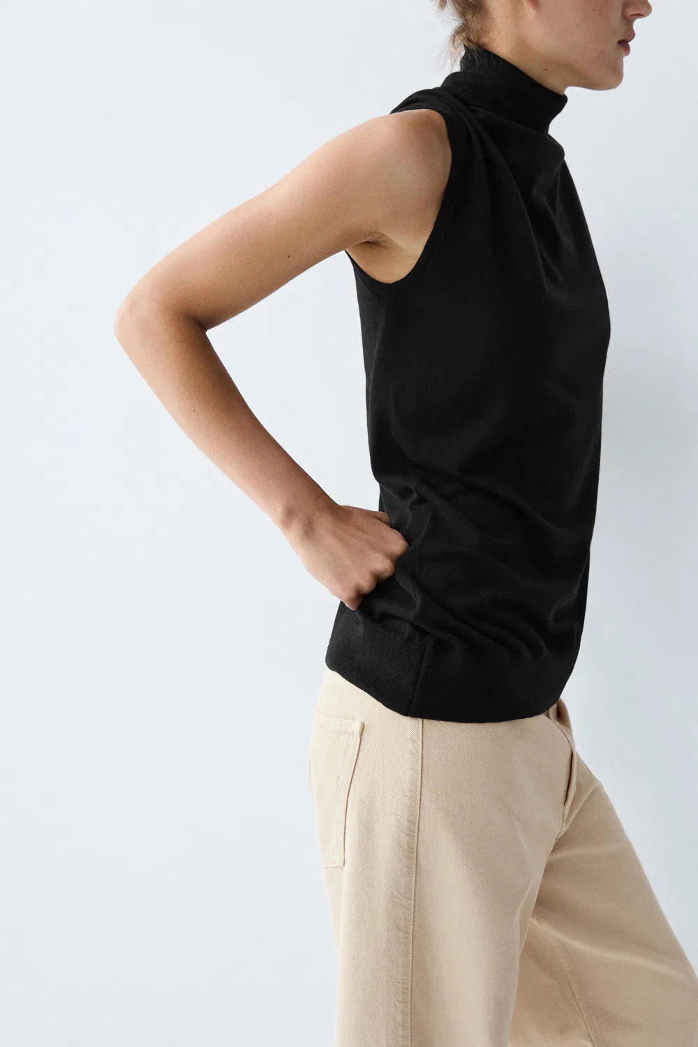 Топ Massimo Dutti Asymmetric Hem Turtleneck, черный — фото 3