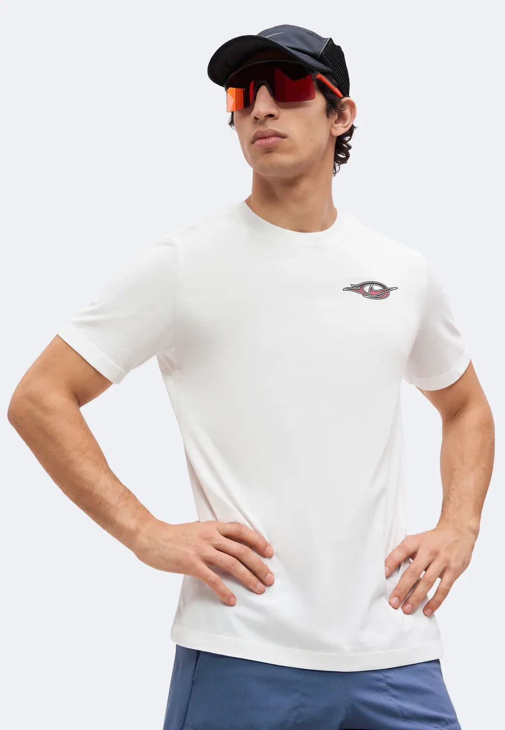 Tee stride - спортивная футболка Nike Performance, White/Fusion Red/Black — фото 4
