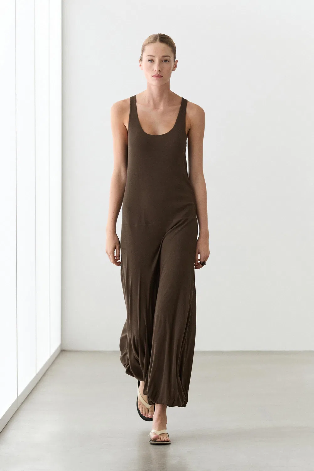 Платье миди с пышной отделкой Massimo Dutti, хаки
