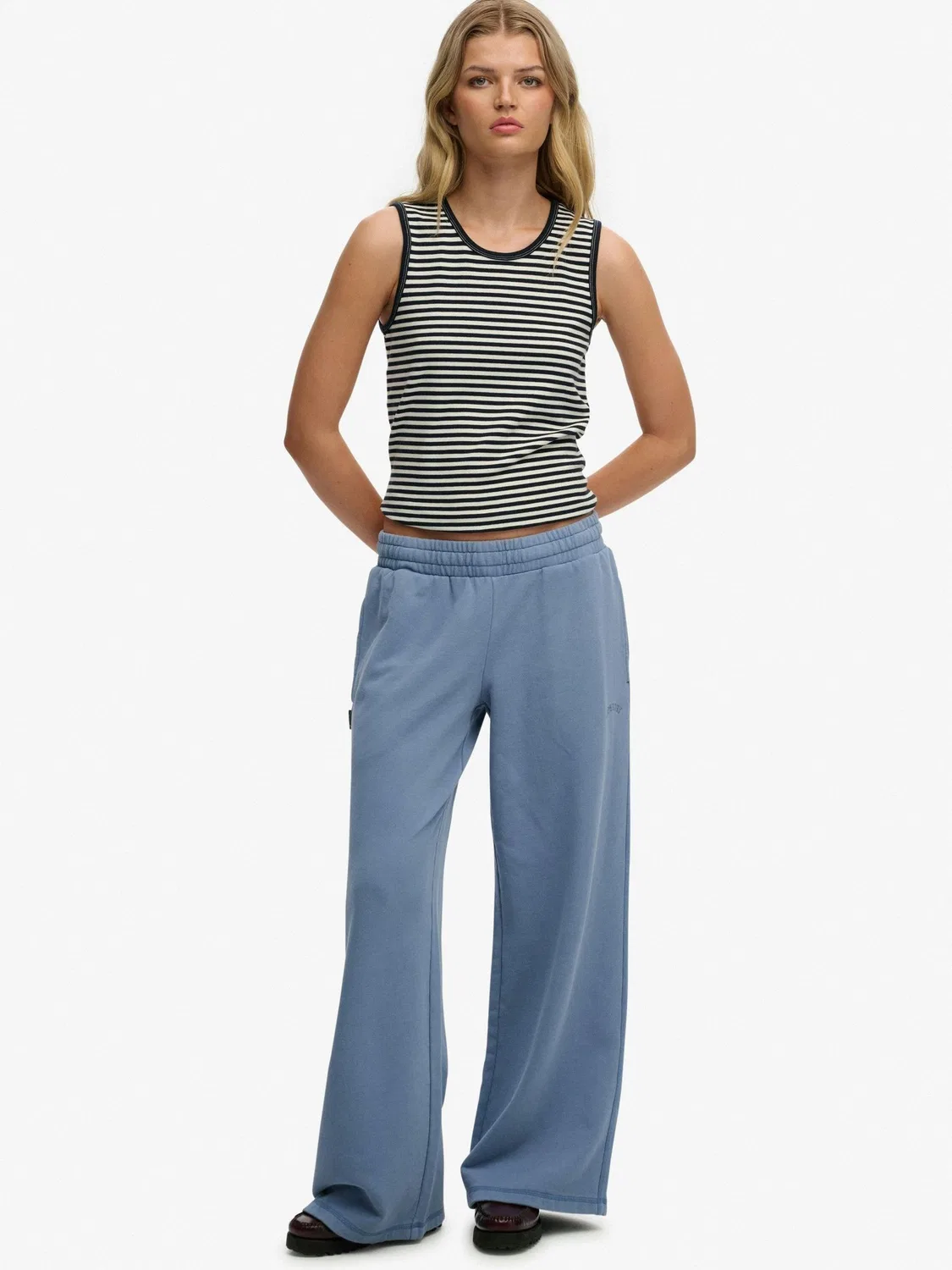Джоггеры свободного кроя Essential Logo Wide Leg Superdry, синий