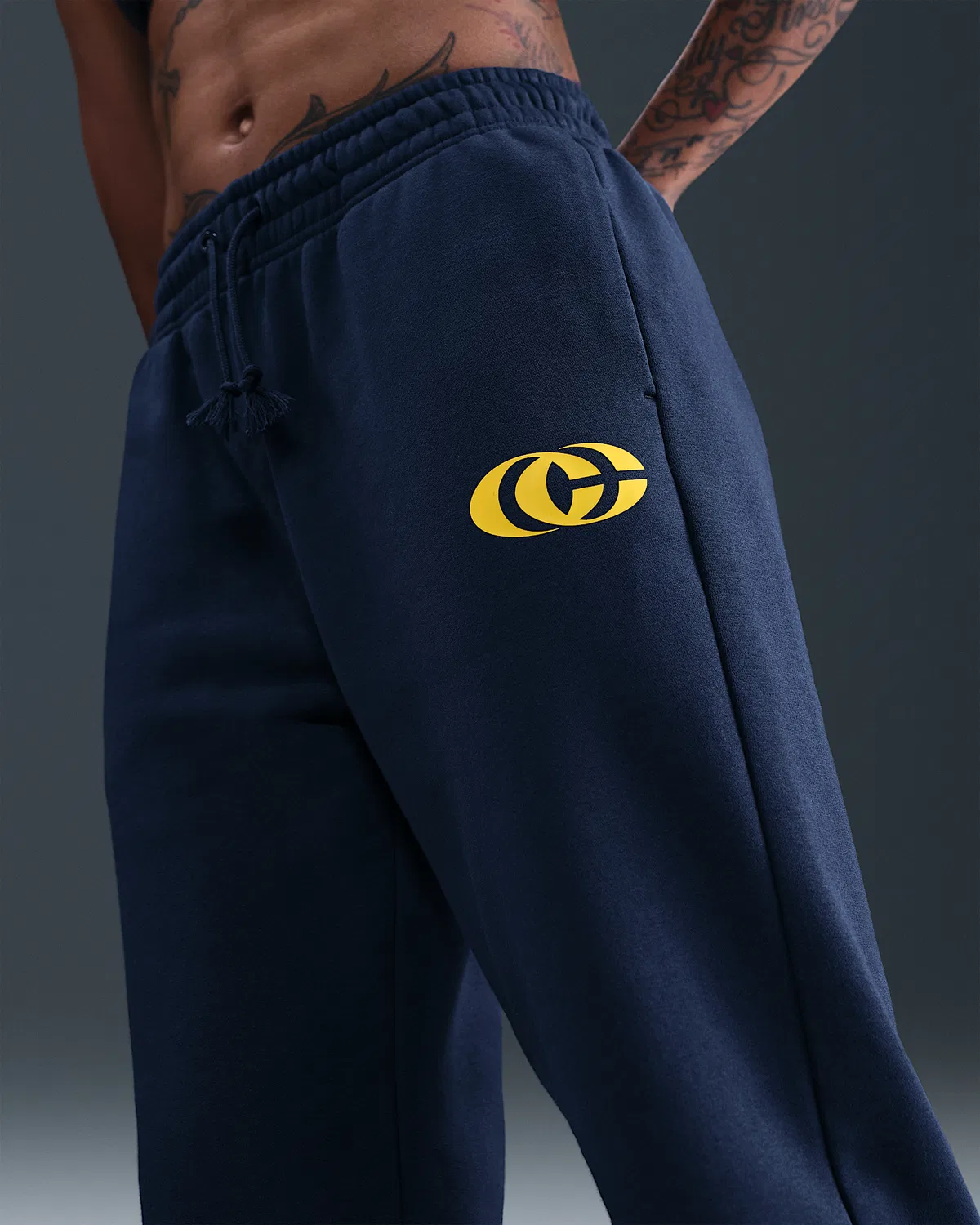 Nike Basketball Phoenix Fleece Pants Caitlin Clark, Midnight Navy/Amarillo/Amarillo — фото 3