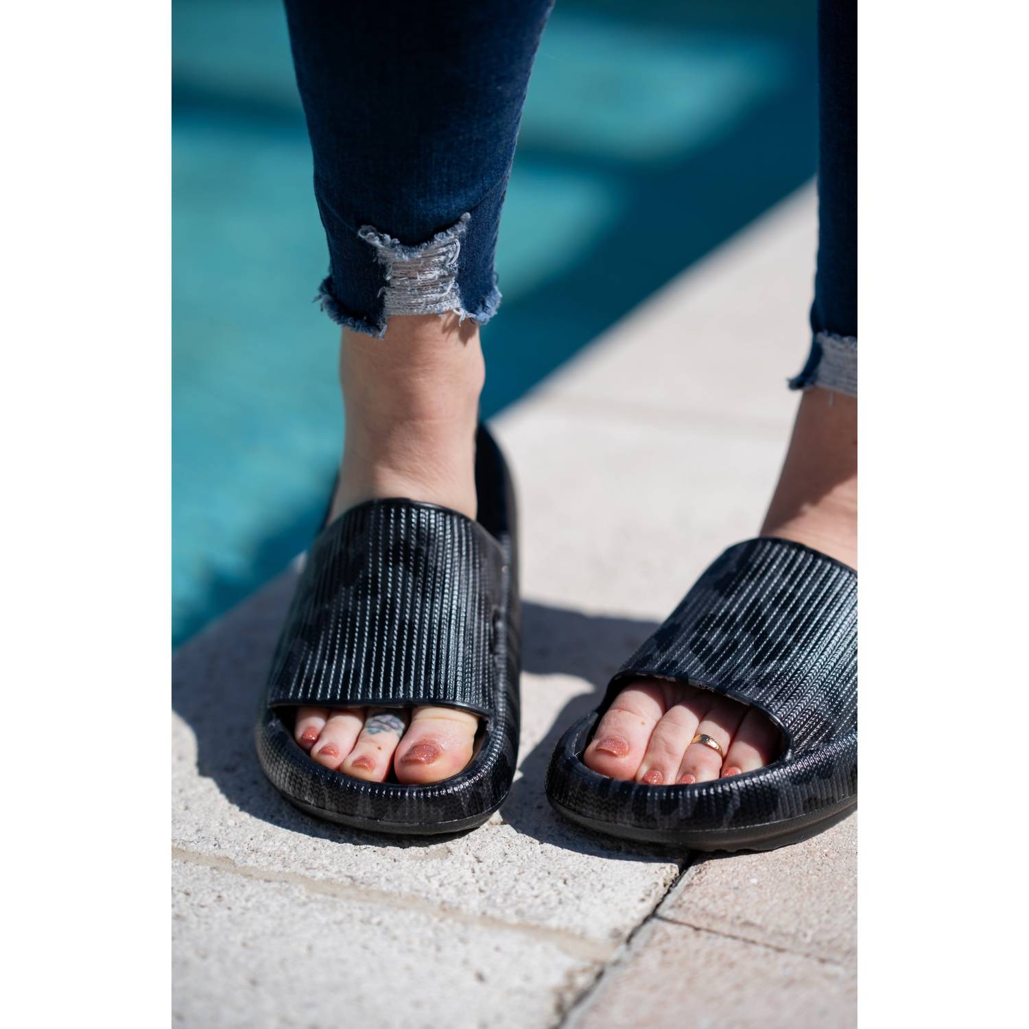 Women's Insanely Comfy Beach Casual Slides In Black Leopard Julia Rose — фото 2