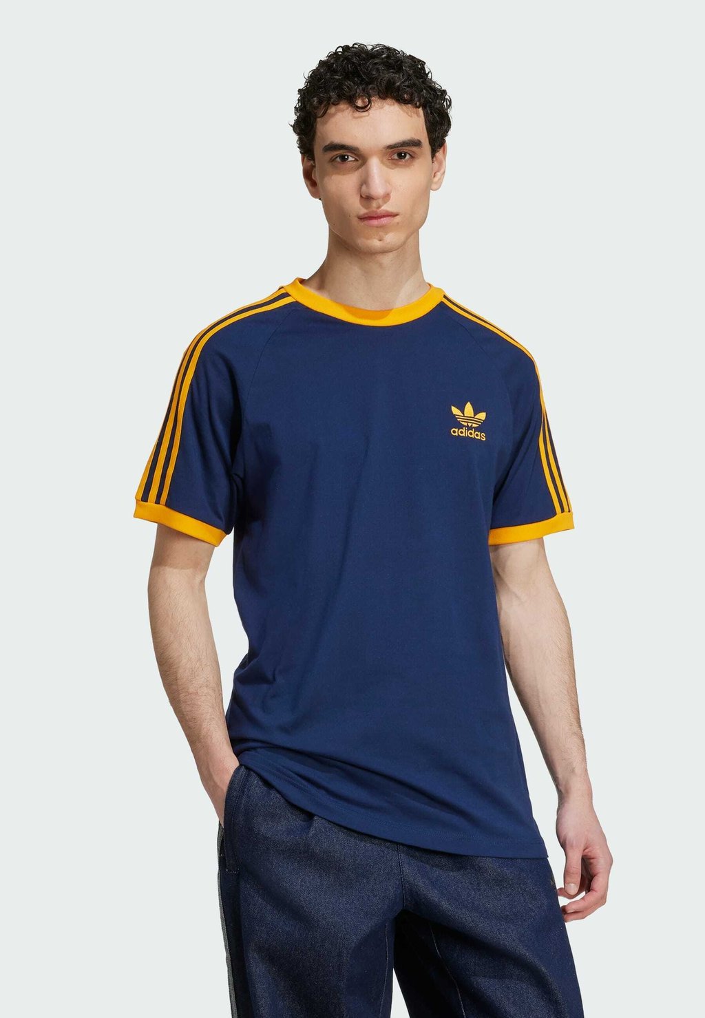 

Футболка с принтом STRIPES Adidas Originals, темно-синий