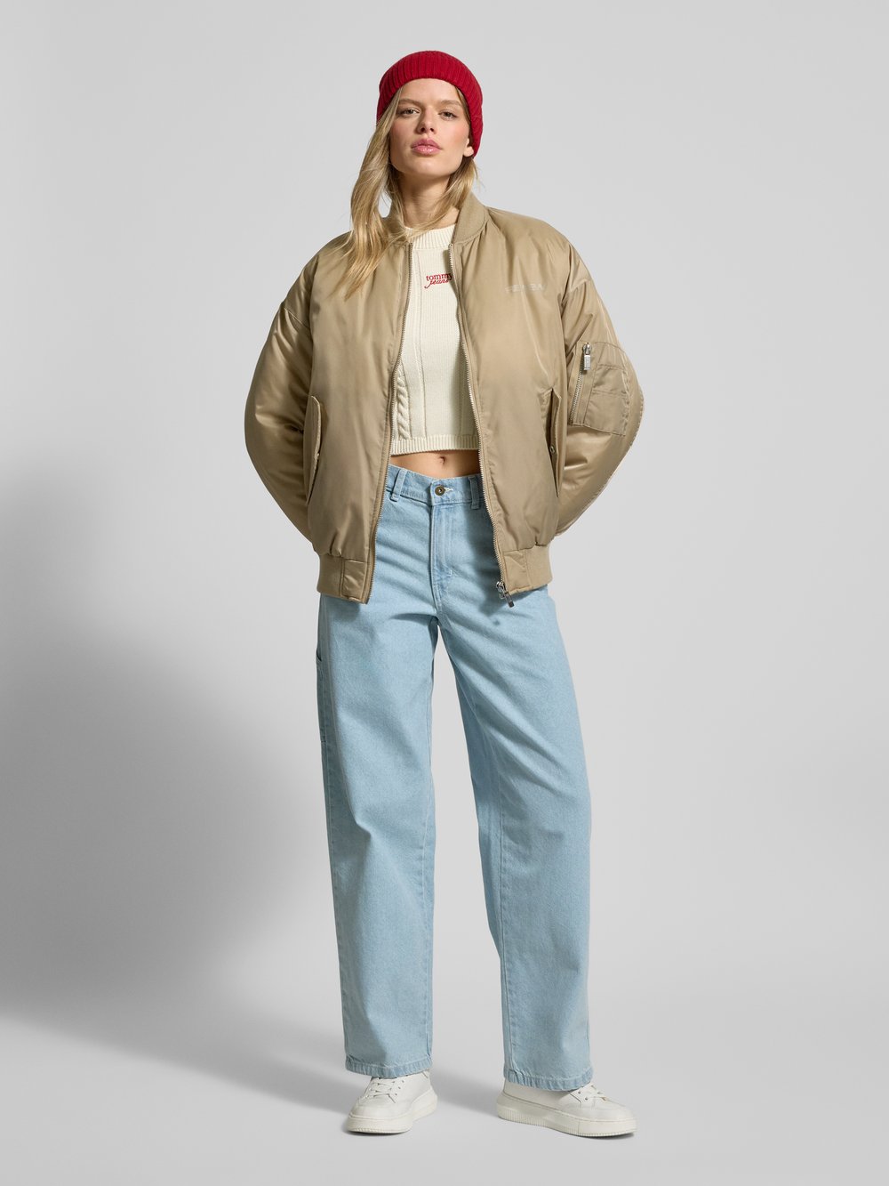 

Вязаный свитер с пришитыми этикетками Tommy Jeans, кремовый