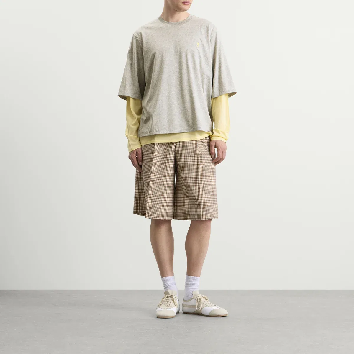 Футболка с длинным рукавом из двух слоев Mercerised Jersey ADC Double Layer T-Shirt Ami Paris, Gris Chine Clair/Jaune — фото 4
