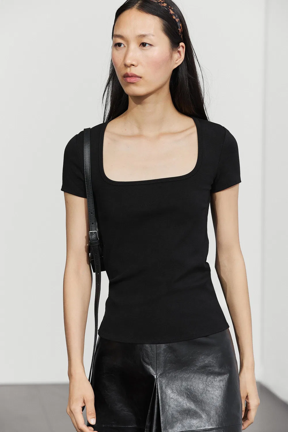 Футболка Massimo Dutti Short Sleeve Square Neckline, черный