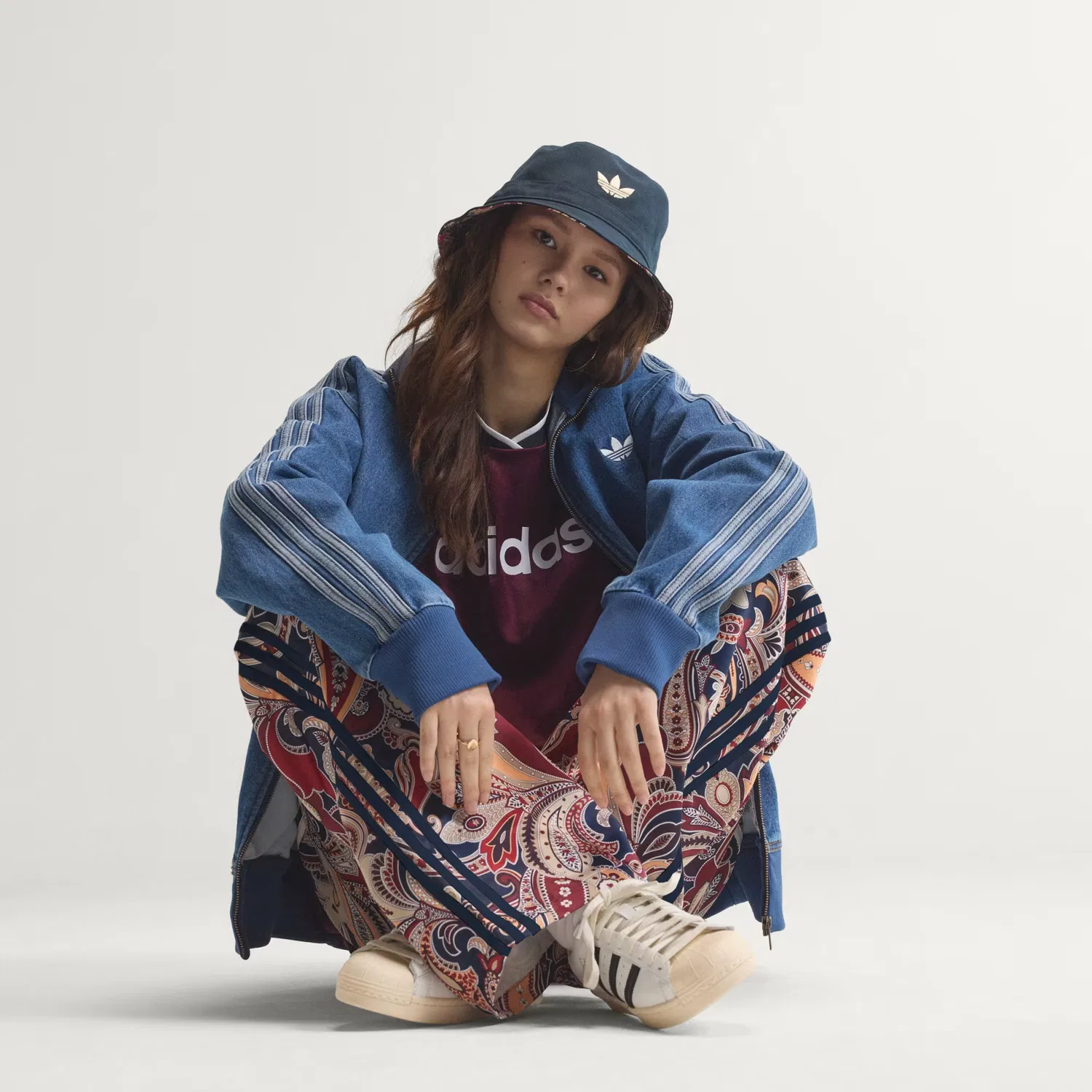Женские спортивные брюки оверсайз Liberty London Firebird Adidas Originals, мультиколор/aurora ink — фото 3