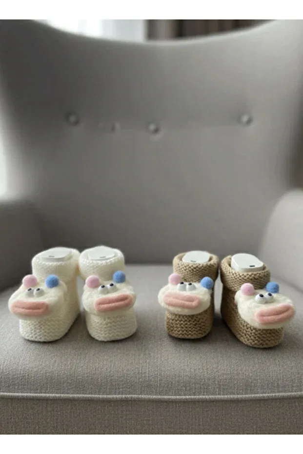 Детские пинетки ручной вязки с принтом Care Hiciw, Beige & White — фото 3
