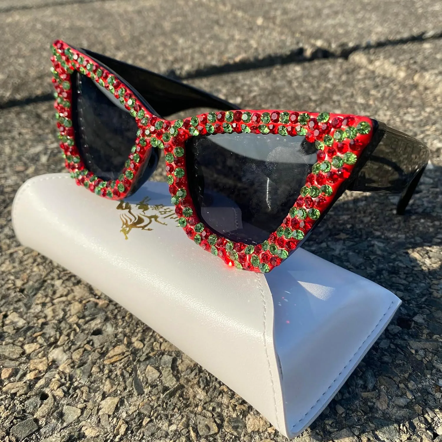 

Крупные солнцезащитные очки с блестящими стразами для женщин, защита UV400, модель «кошачий глаз», модные очки в стиле стритстайл для вечеринок mincl, Black