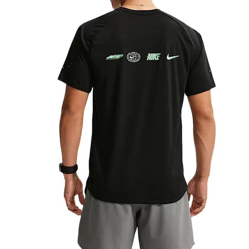 Мужская рубашка Stride Dri-Fit ADV Short Sleeve Shirt 'Black' Nike, черный — фото 2
