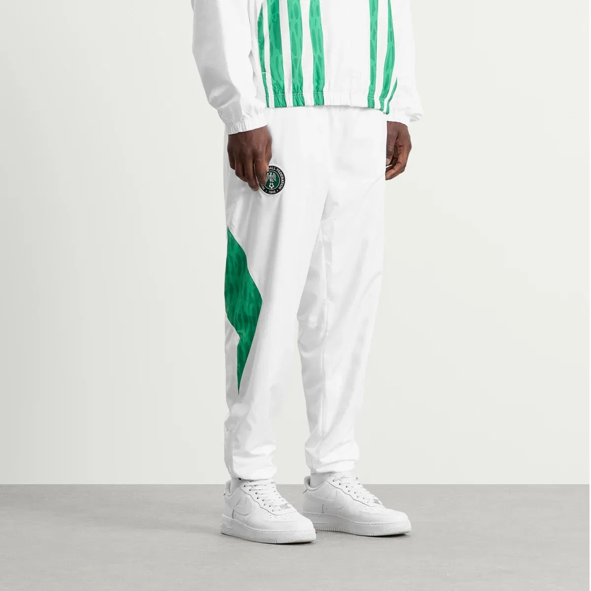 Штаны спортивные с принтом X slawn nigeria woven track pant Nike, White — фото 2