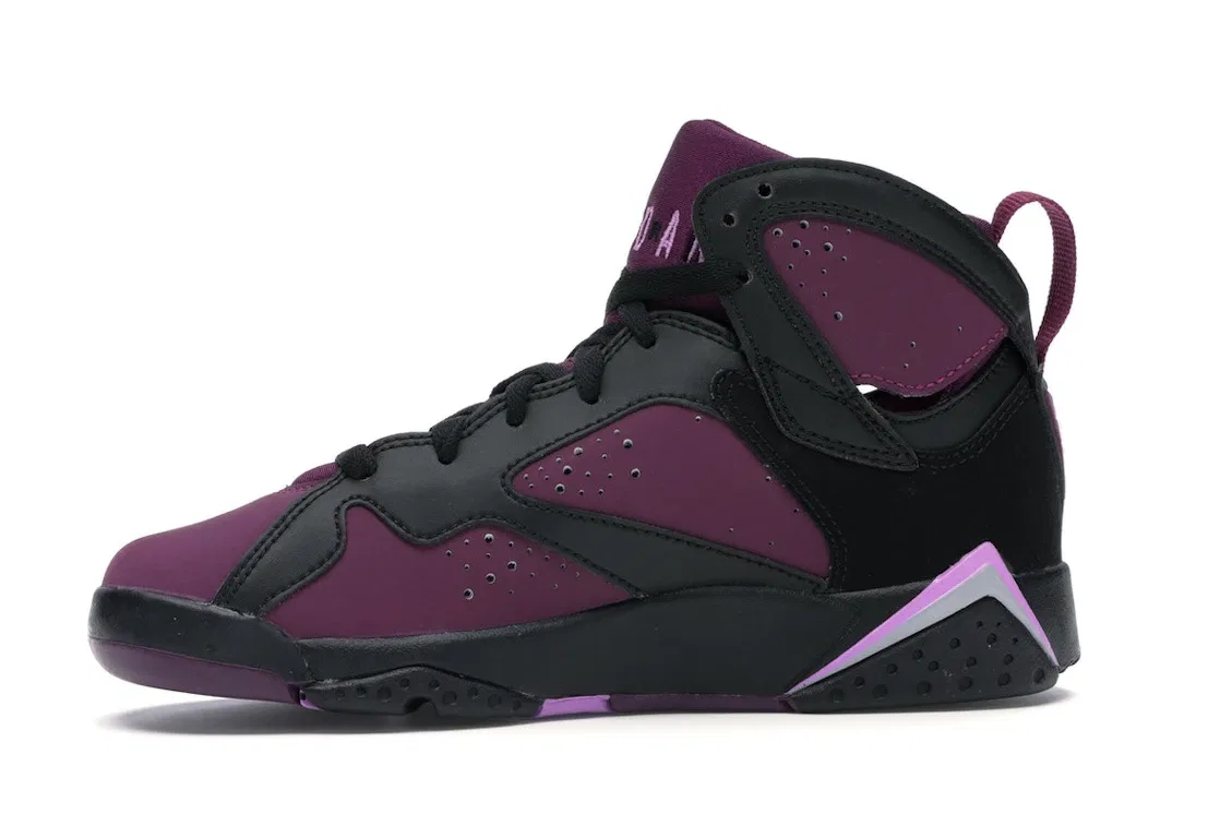 Детские кроссовки Lifestyle Jordan 7 Retro Jordan, Black/Fuchsia Glow-Mulberry Wolf — фото 3