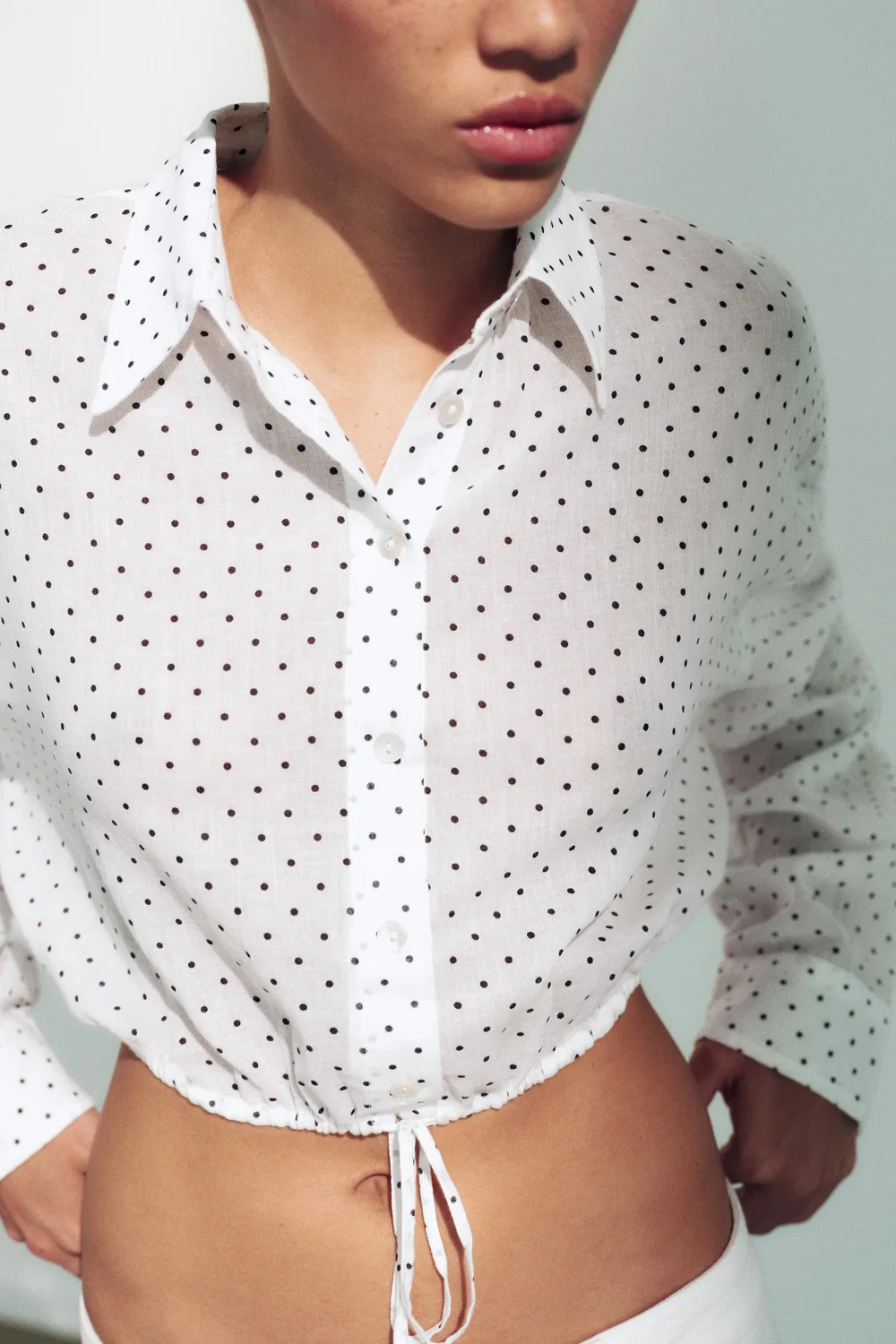 Укороченная шифоновая рубашка в горошек с регулируемым шнурком ZARA, Black/White — фото 2