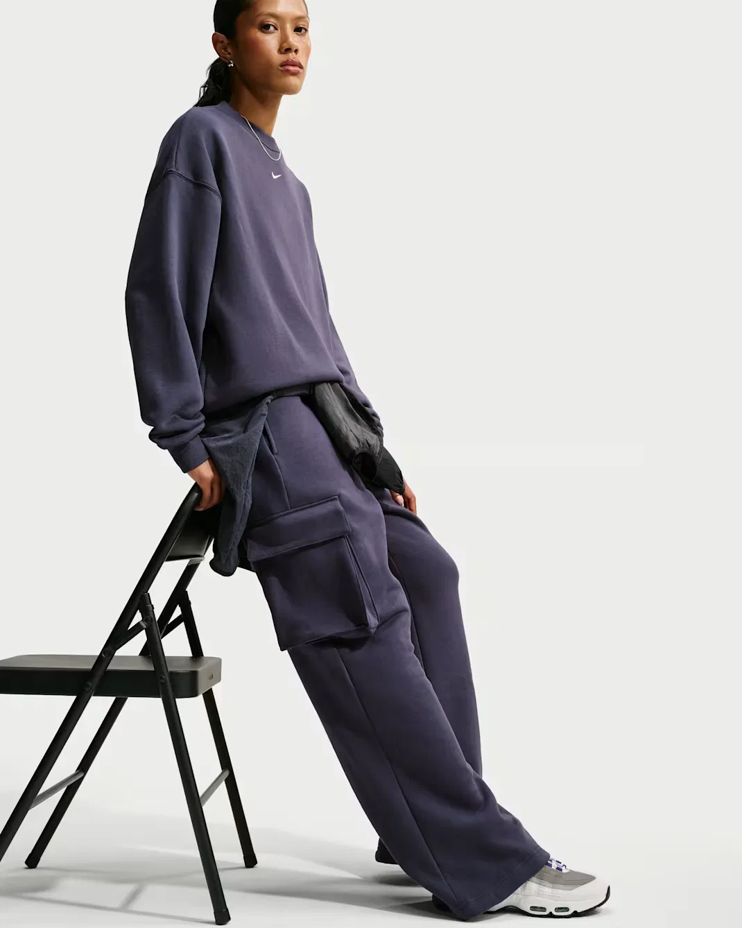 Женские брюки-карго свободного кроя с высокой посадкой Nike Studio Fleece Medium Weight, Gridiron/Sail — фото 4