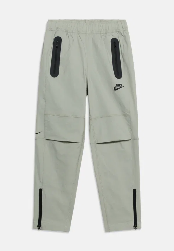 Брюки водонепроницаемые Nike Sportswear tracksuit bottoms, черный