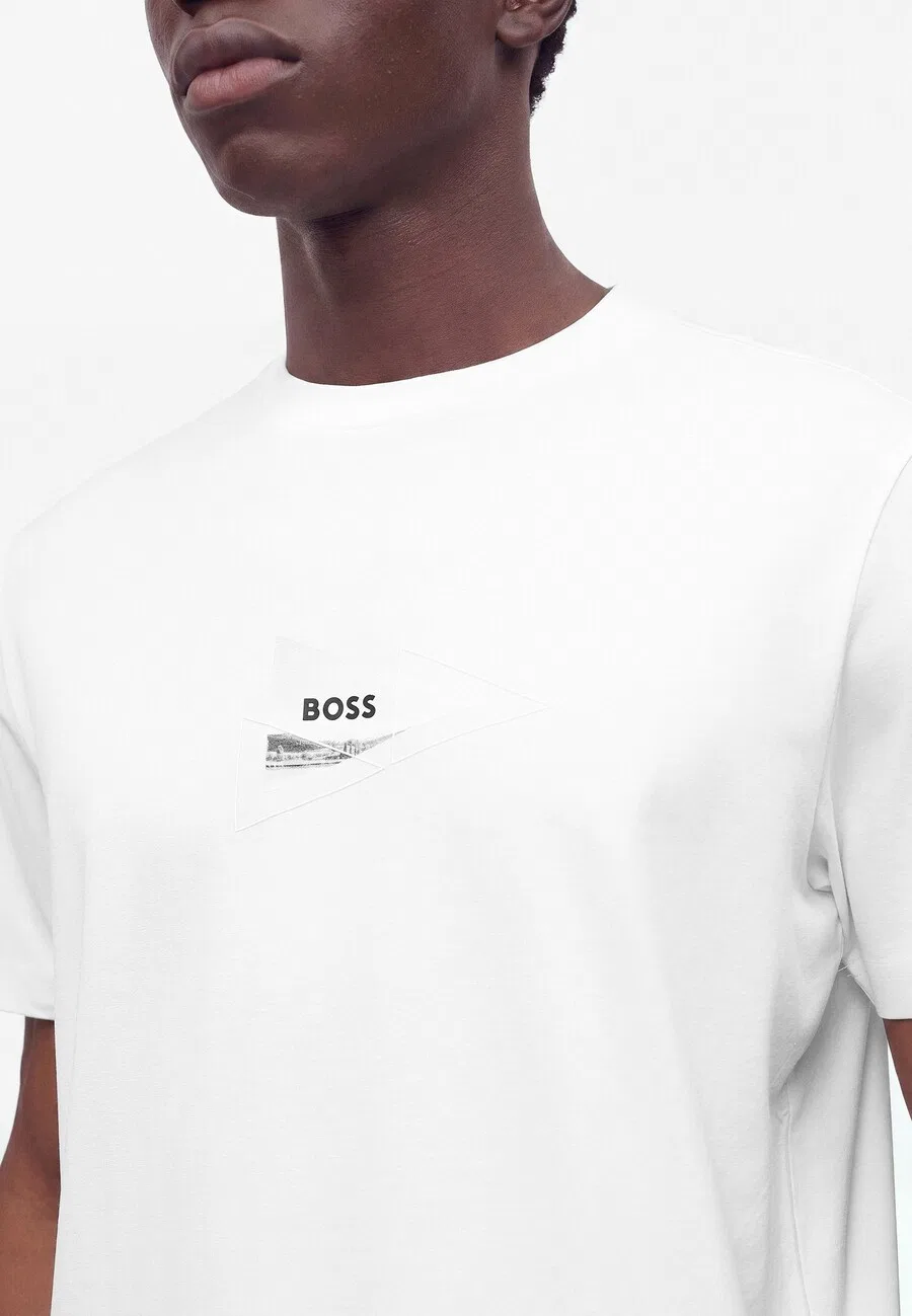 Футболка BOSS Network Photo белого цвета — фото 3