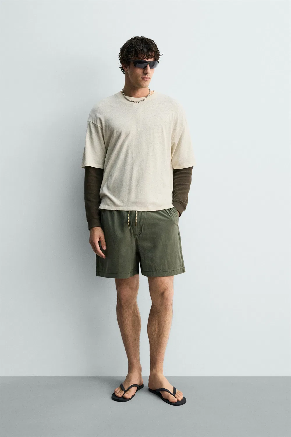 Футболка из хлопка и льна, обработанного по технологии Hawaii Washed Cotton - Linen. ZARA, Oyster-white