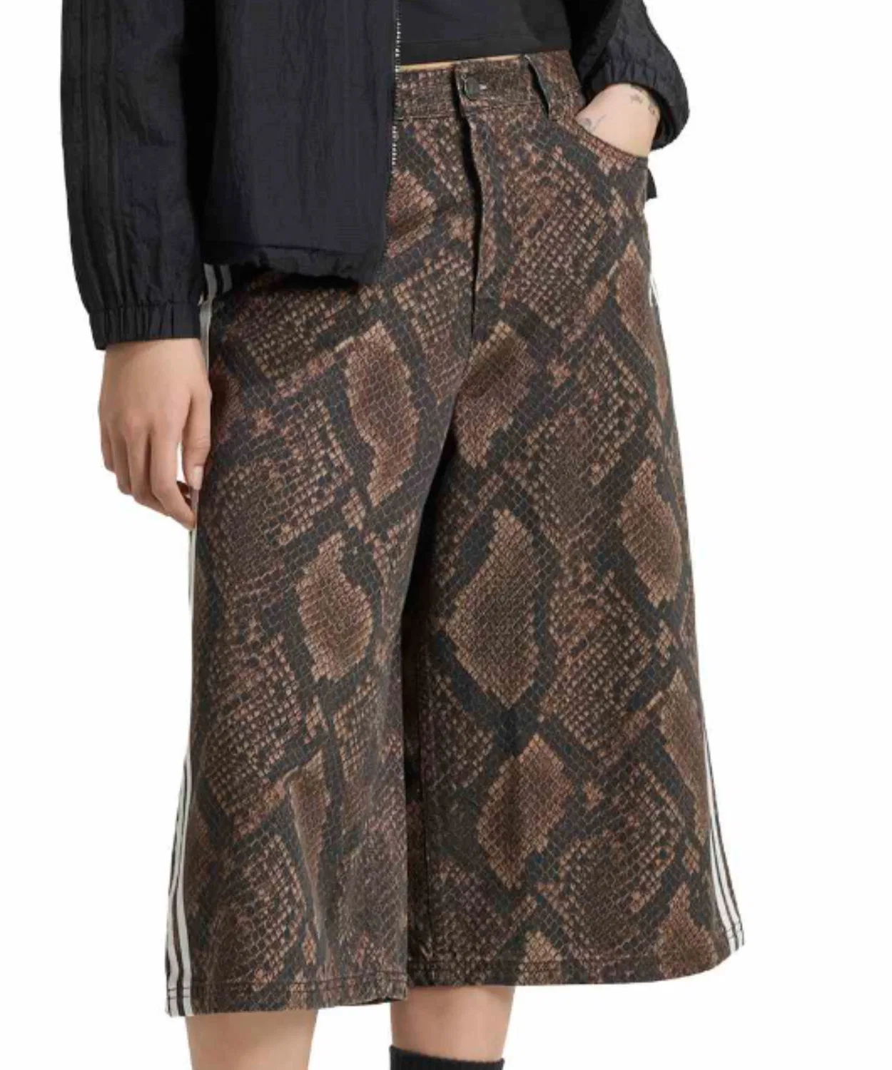 Женские шорты деним свободного кроя с принтом Snake Print Bermuda Adidas, Brown — фото 2