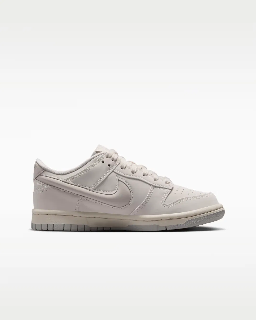 Кроссовки для детей постарше Nike Dunk Low LV8, Sail/Coconut Milk/Light Silver/Light Bone — фото 3