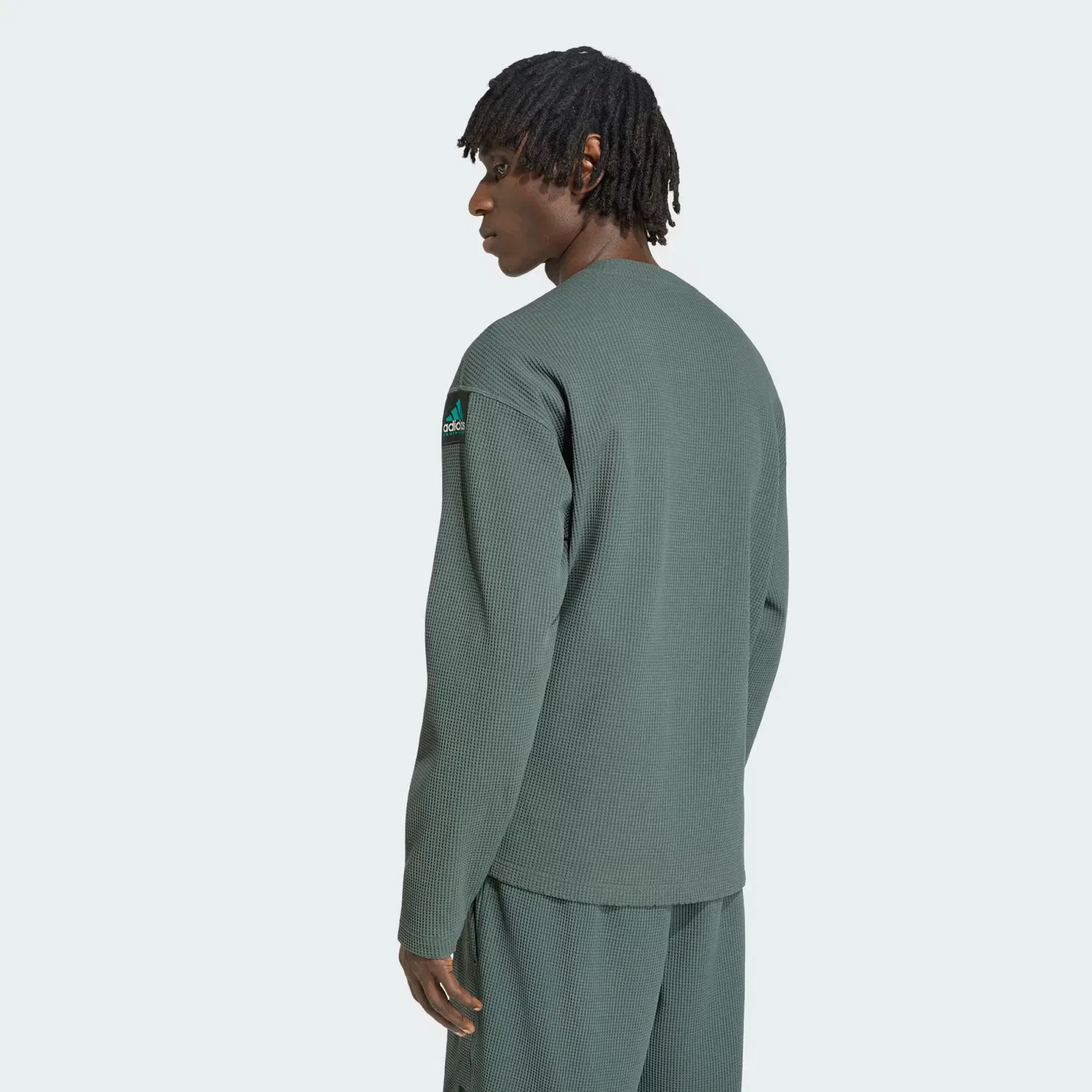 Мужская футболка с длинным рукавом оверсайз из вафельного трикотажа Equipment Waffle Adidas Originals, Legend Ivy — фото 2