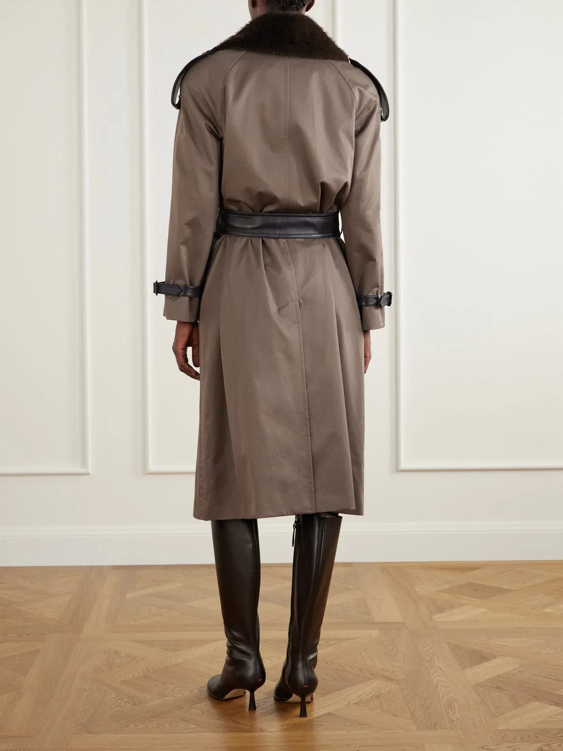 Тренч из хлопкового габардина с отделкой из кожи и плюша Burberry, коричневый — фото 4