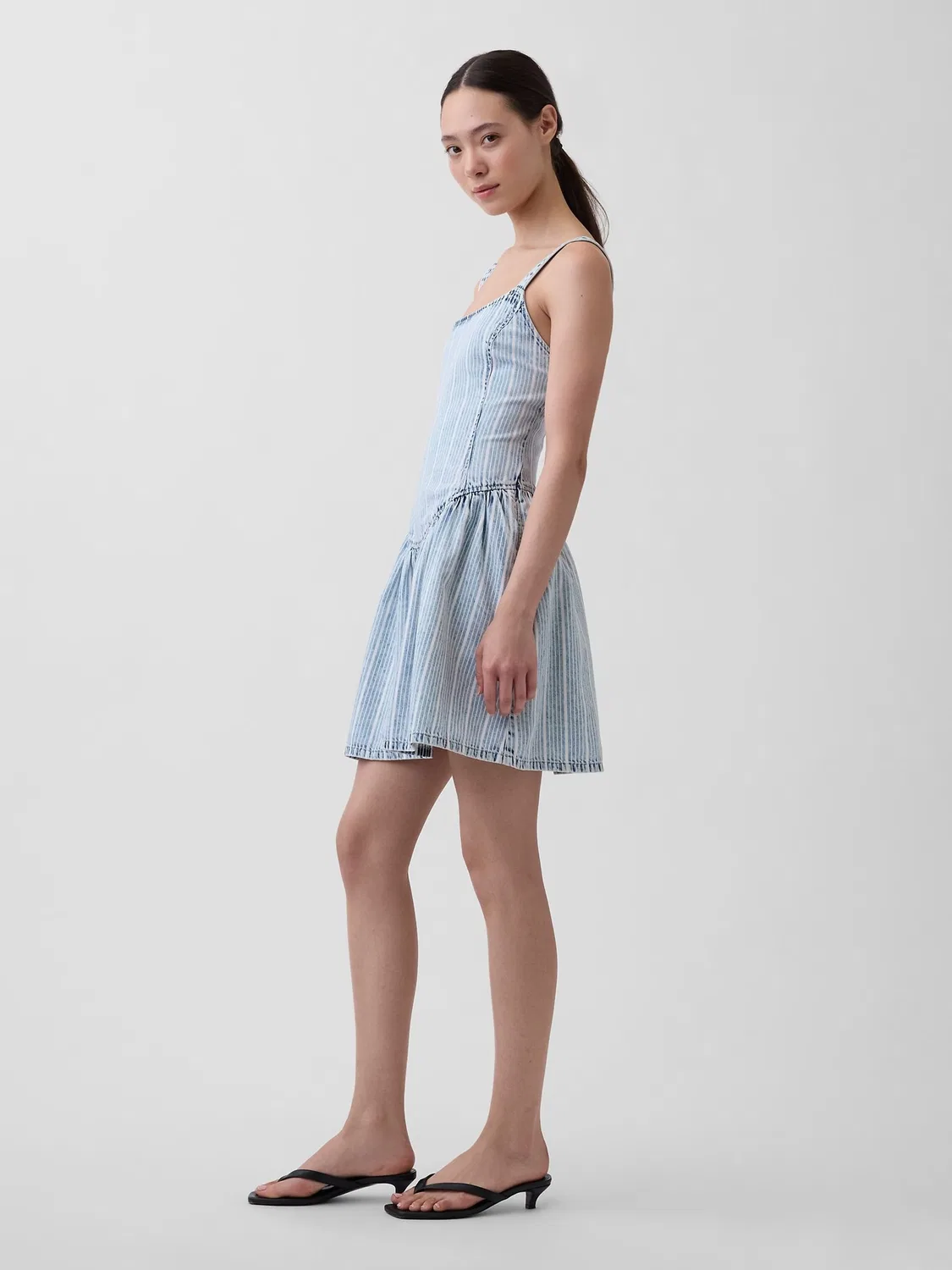 Платье джинсовое мини Gap UltraSoft Stripe Drop Waist, Light Wash — фото 3