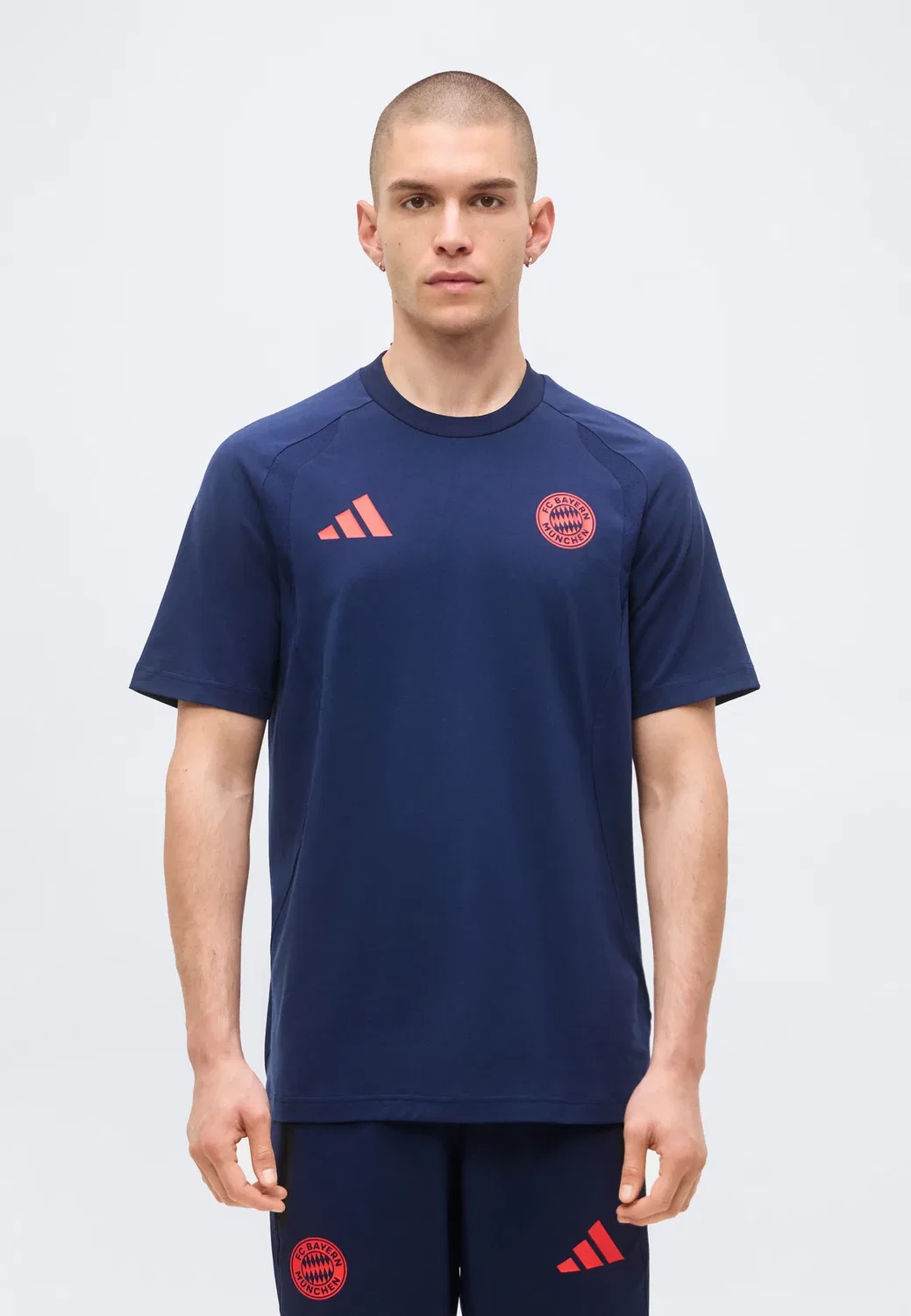 Футбольный клуб "Бавария Мюнхен" Тиро - клубная одежда Adidas Performance, Night Indigo/Hi-Res Red