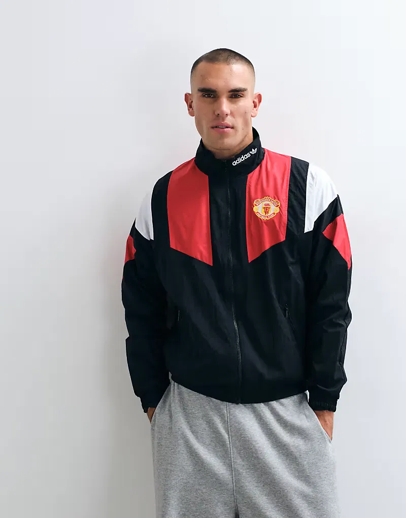 Куртка спортивная Manchester United 26/27 EQT Adidas Football, черный/красный — фото 2