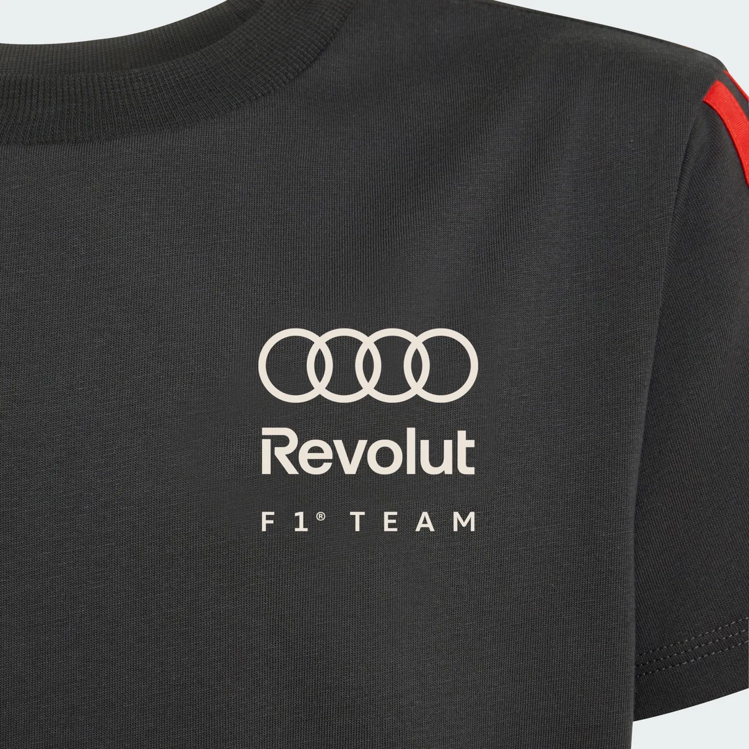 Детская футболка с 3-полосным дизайном Audi Revolut F1 Team DNA Adidas, Черный — фото 2