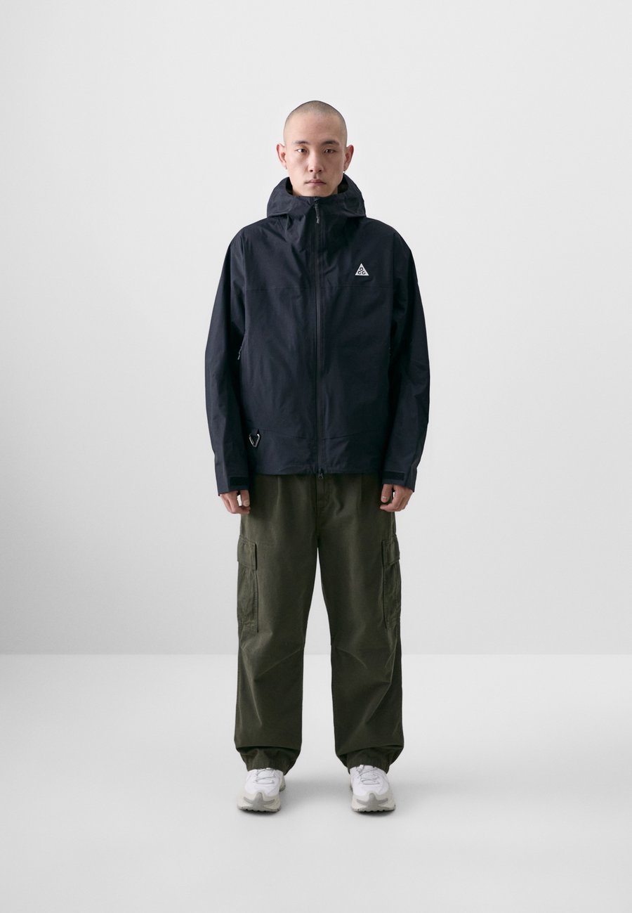 

Куртка Nike ACG MORPHO, Black Black Summit White/Black