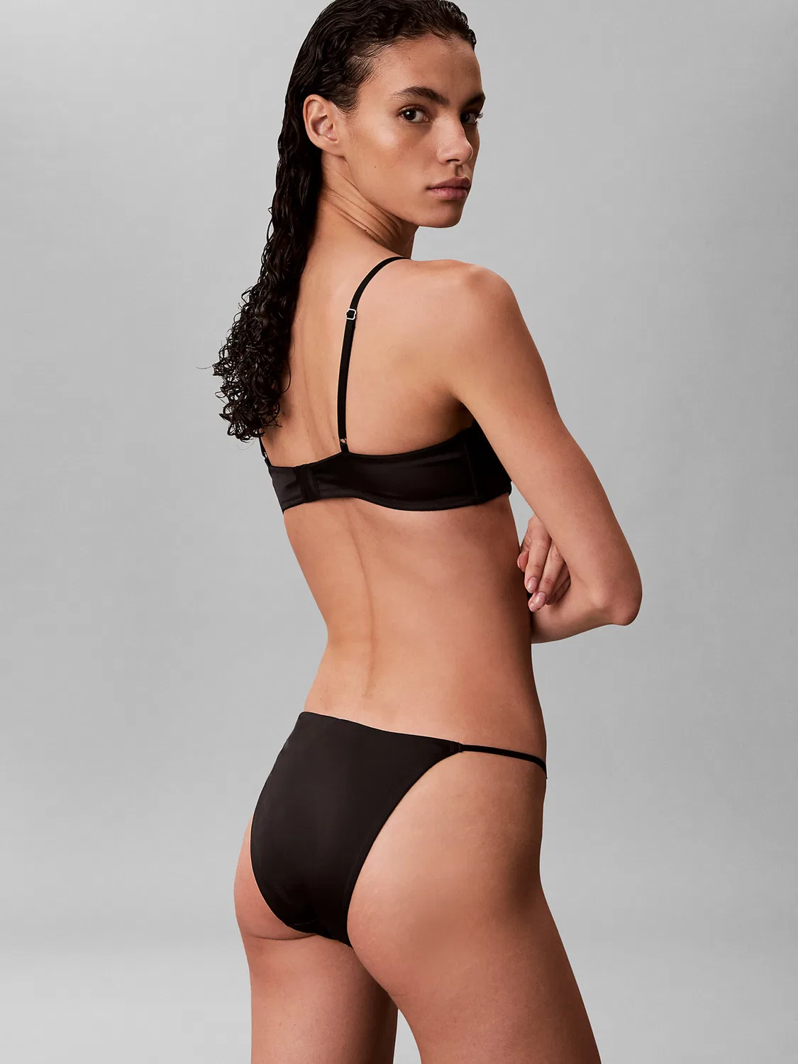 Трусики Calvin Klein Signature Satin черного цвета — фото 4