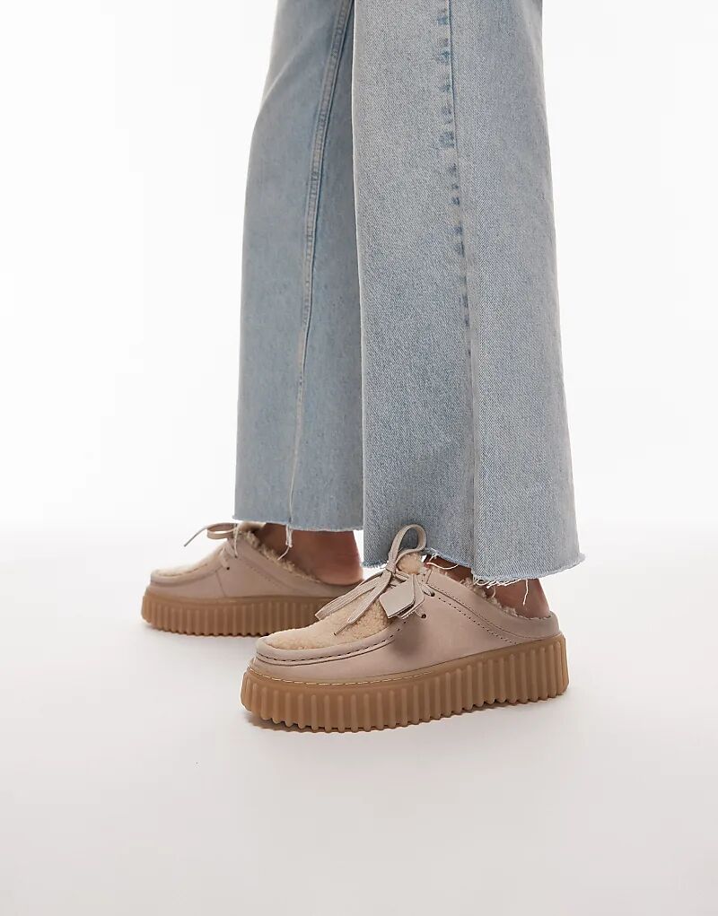 Мюли Clarks Torhill на подкладке из борга в песке