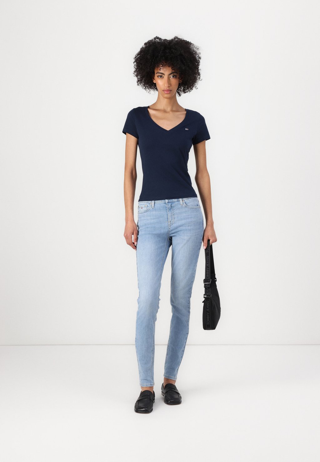 

Базовая футболка V NECK TEE 2 PACK Tommy Jeans, темно-синий
