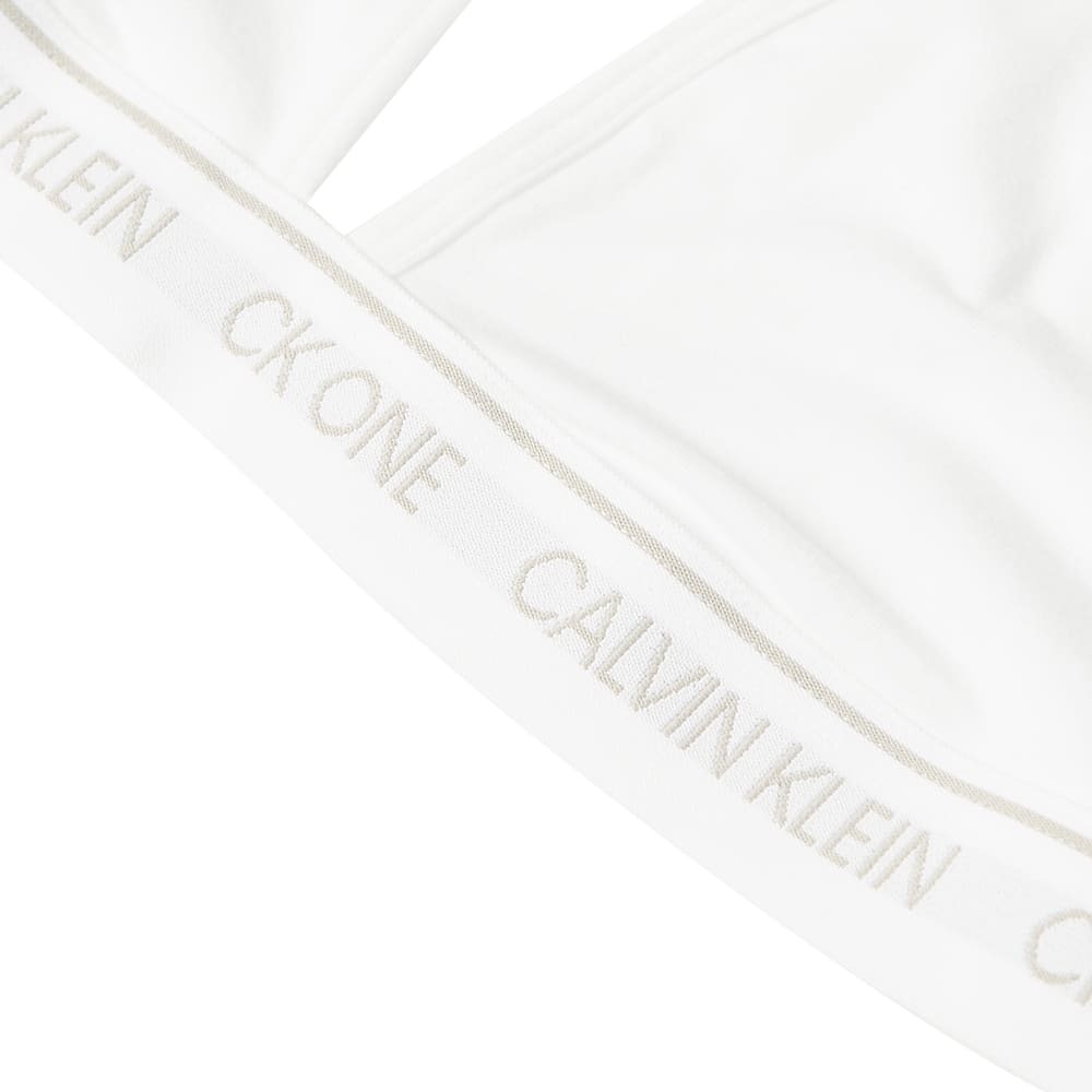 

Бюстгальтер-топ Calvin Klein с треугольными чашками