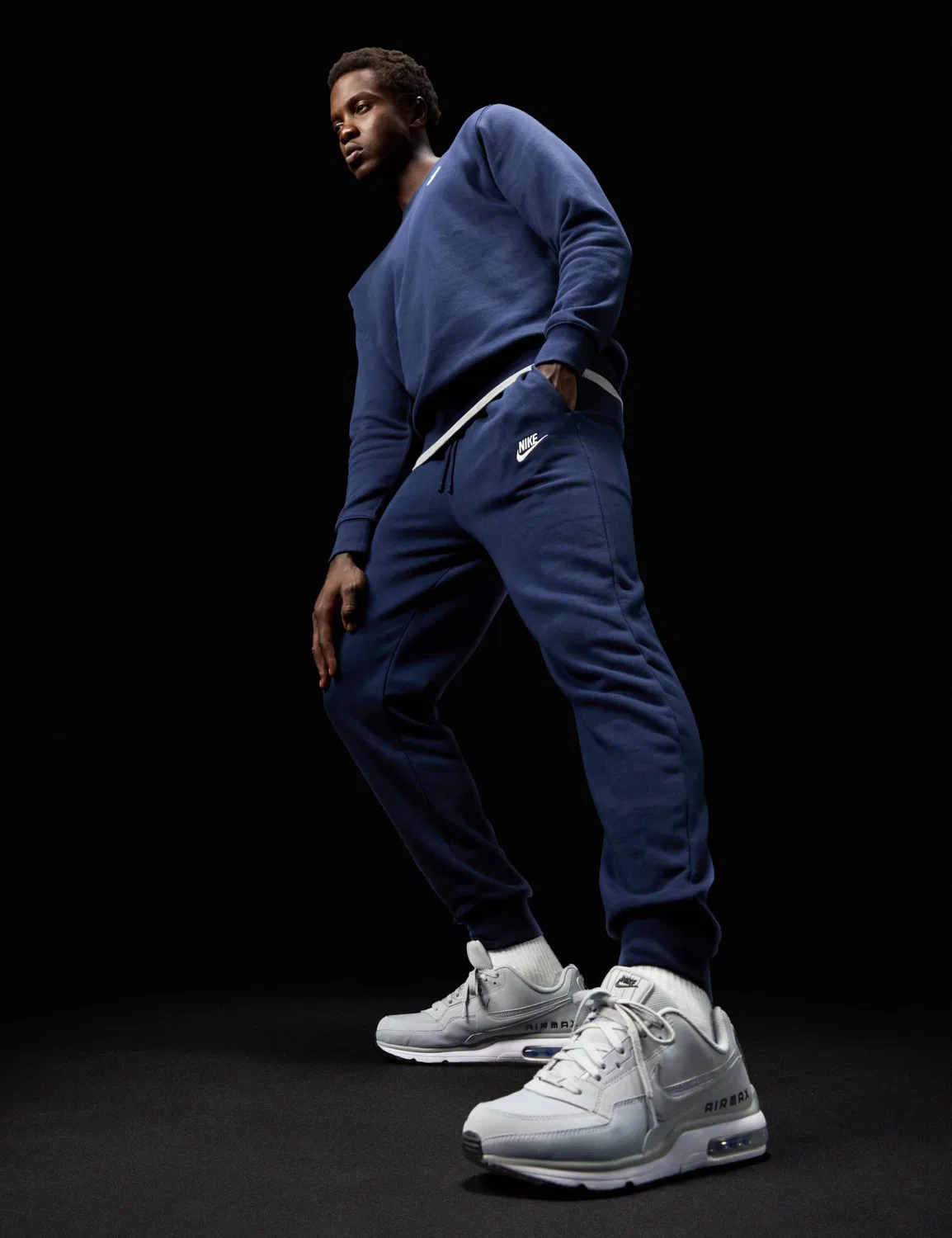 Детские кроссовки для девочек с кожаным верхом Air Max Ltd 3 NIKE, Red & Gym — фото 2