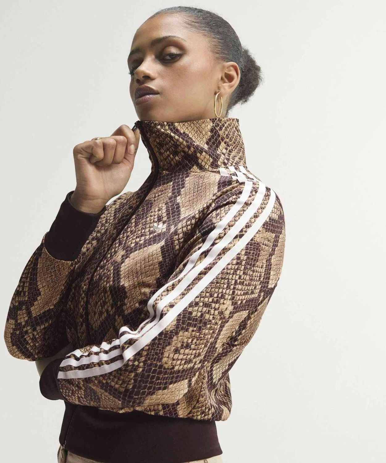 Женская куртка из атласа с принтом Firebird Adidas Originals, Beige — фото 2