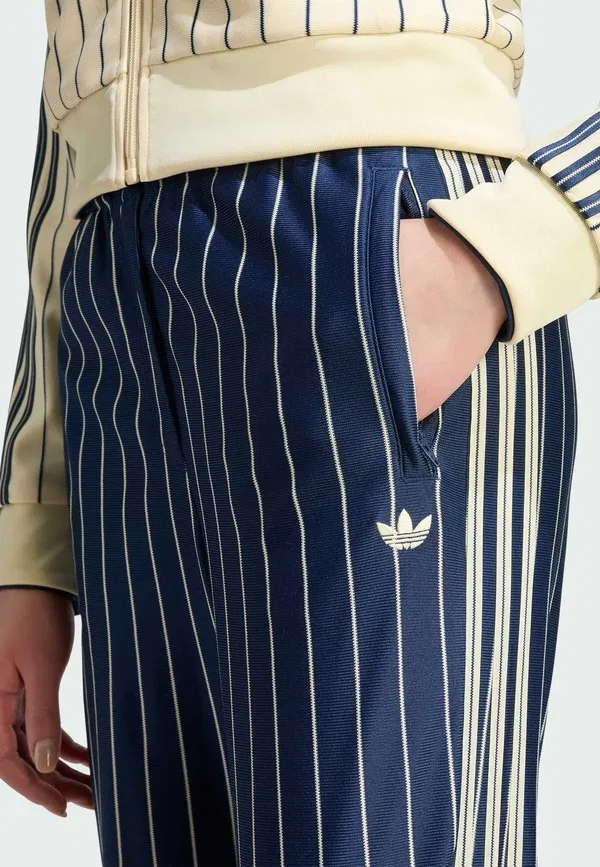 Спортивные брюки Firebird в полоску - штаны от спортивного костюма Adidas Originals, ванильный — фото 3