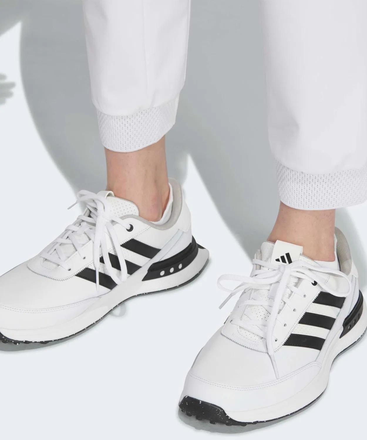 Мужские спортивные джоггеры с водоотталкивающей отделкой Beyond The Course EX-Stretch Active Adidas, Белый — фото 4