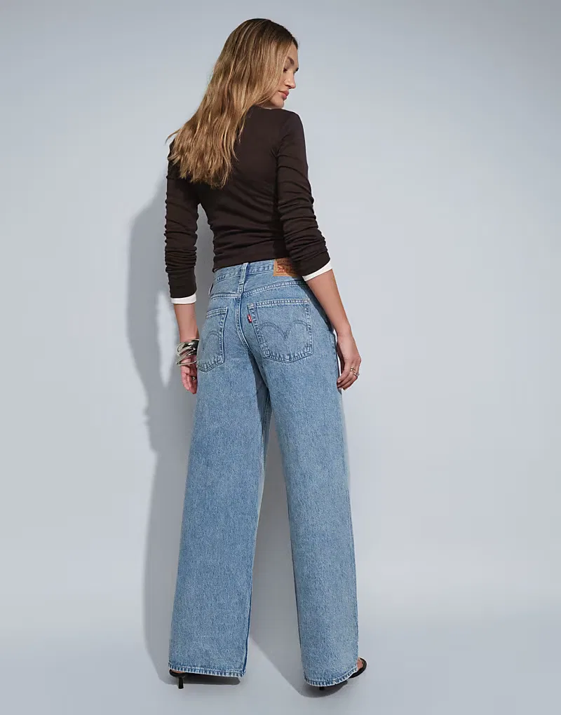 Джинсы Levi's средней длины с широкими штанинами, светлого оттенка — фото 2