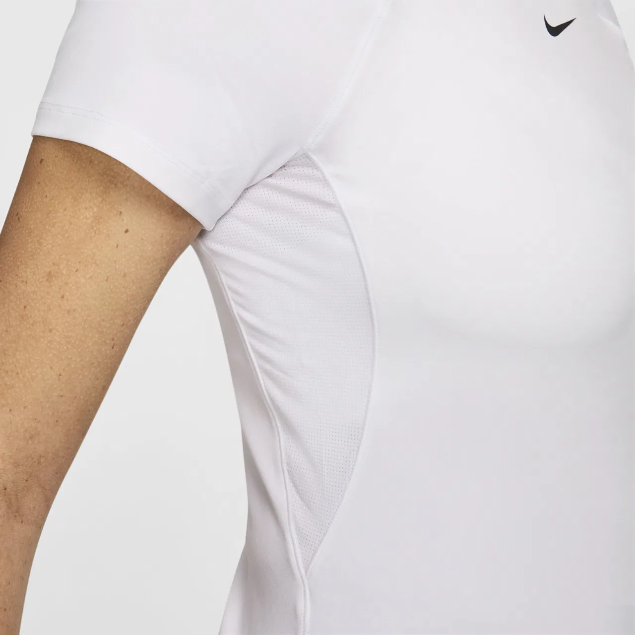 Женская футболка с технологией Dri-FIT Pro DF SS Baselayer Nike, белый/черный — фото 4