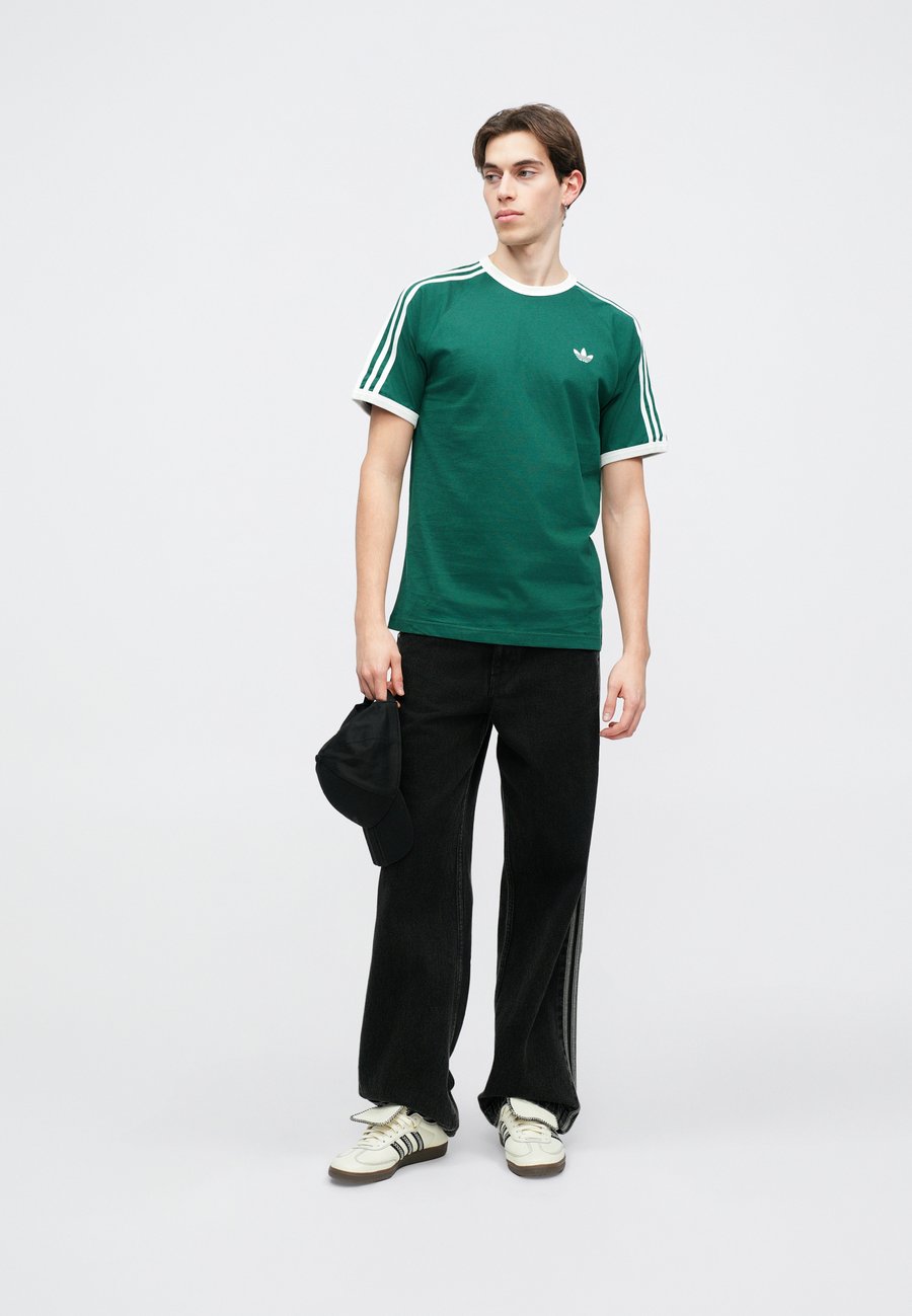 Футболка Adidas Originals TEE, Collegiate Green/Dark Green — фото 3