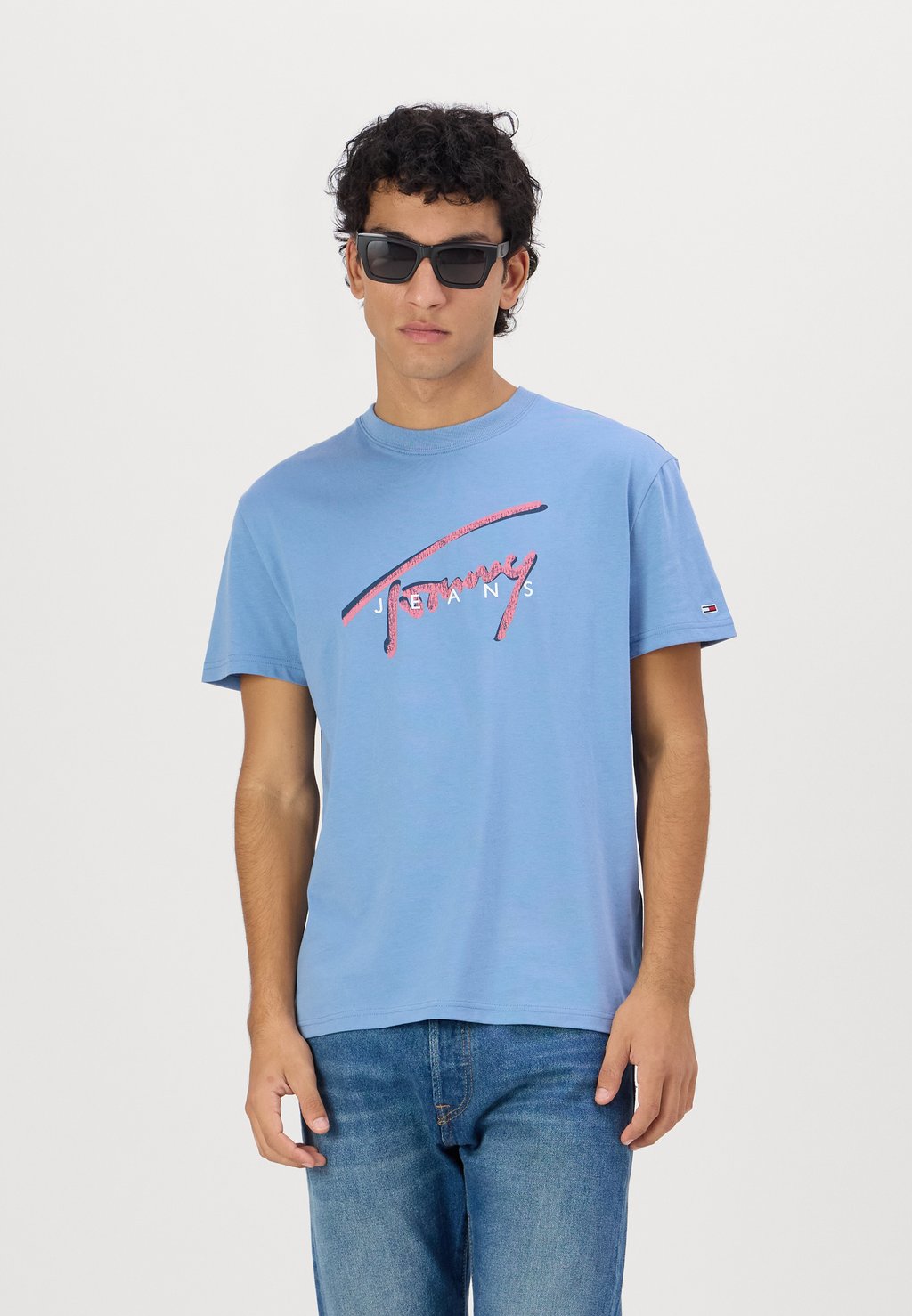 

Футболка с принтом SIGNATURE TEE Tommy Jeans, черный